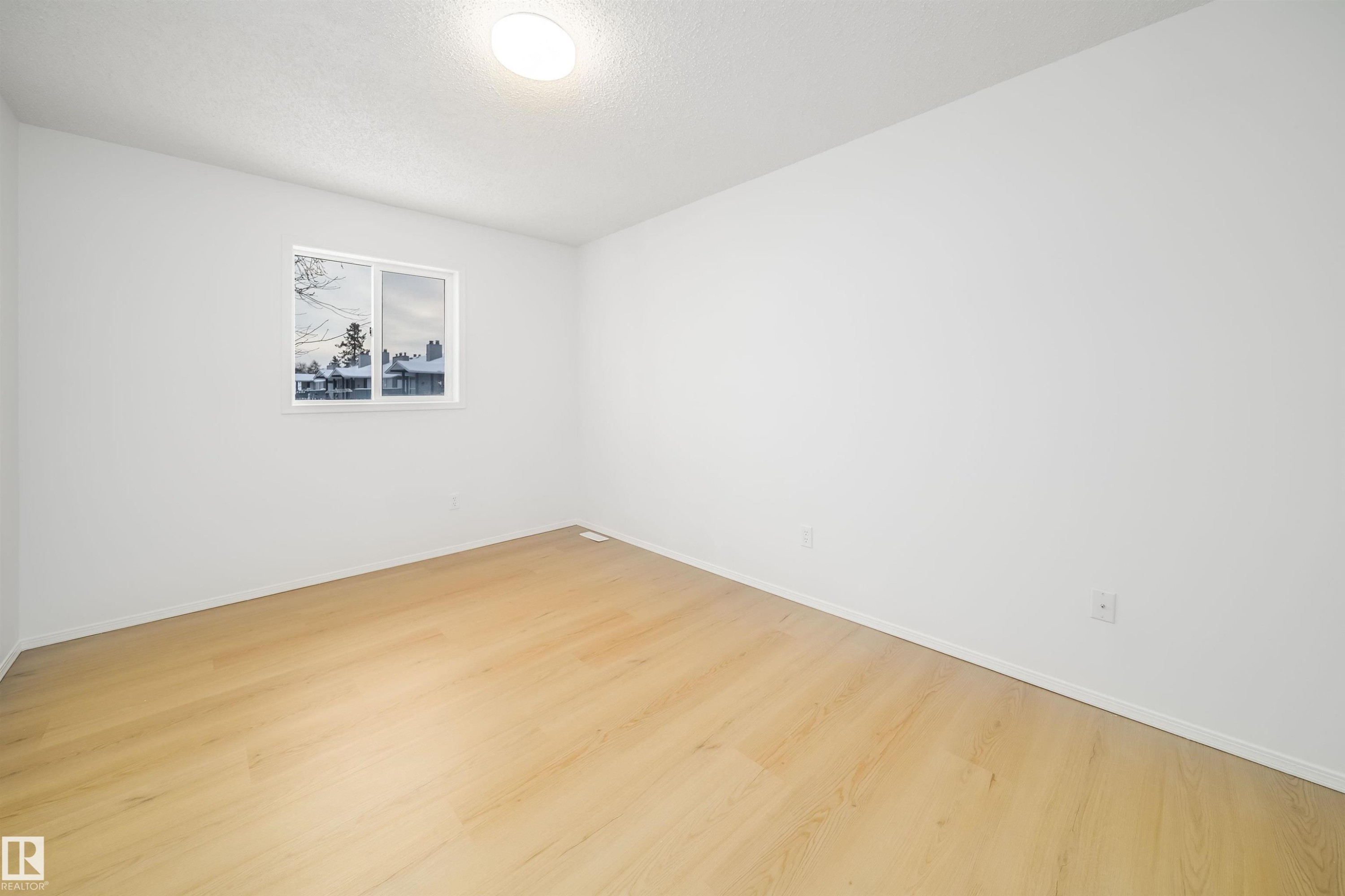1576 Mill Woods Road E, Edmonton, AB - Indoor Photo Showing Other Room