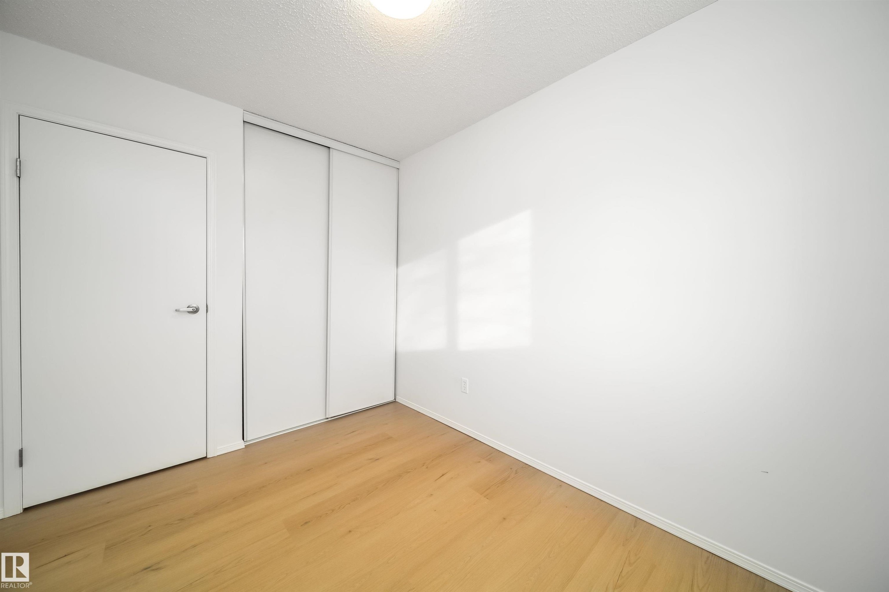 1576 Mill Woods Road E, Edmonton, AB - Indoor Photo Showing Other Room