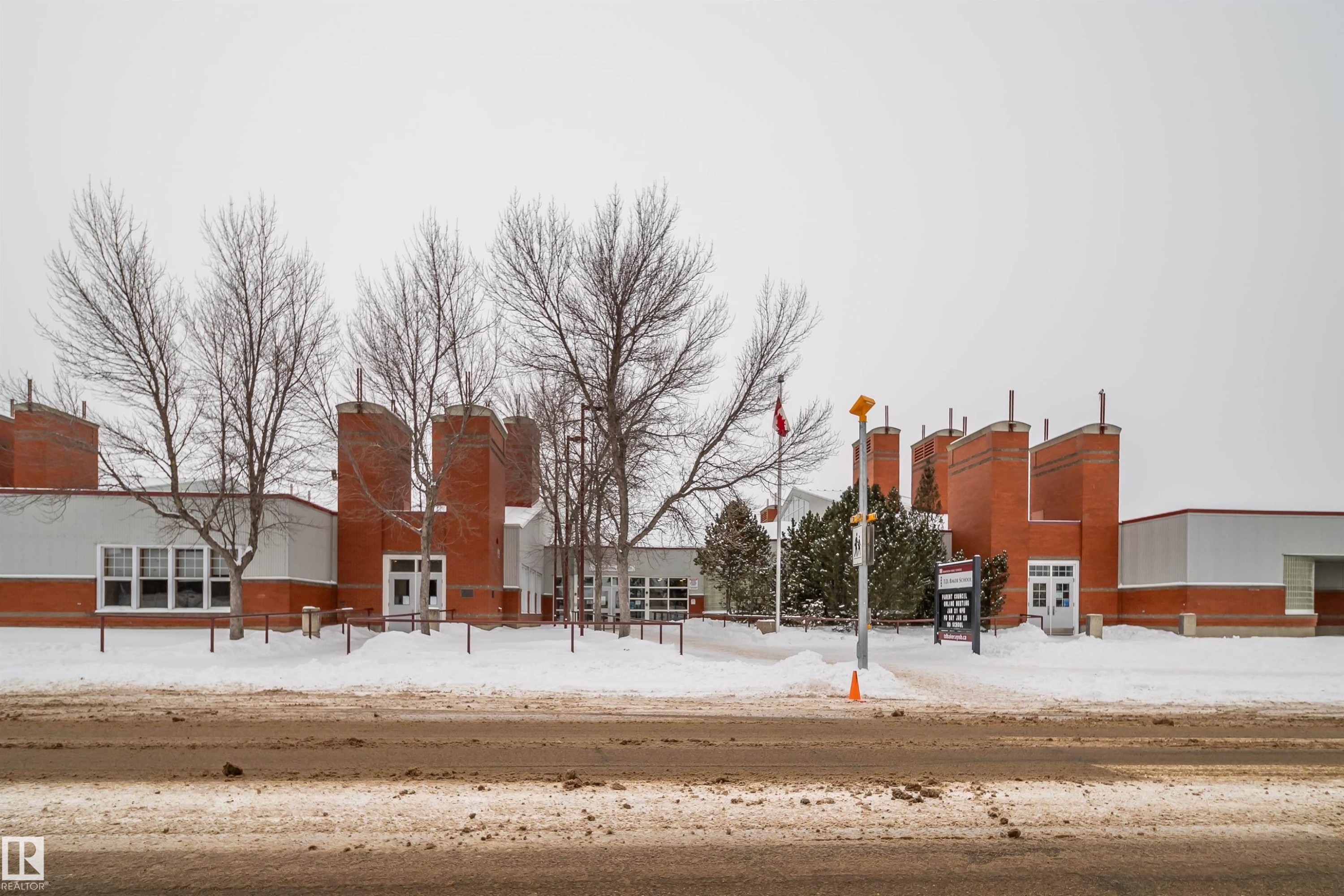 1576 Mill Woods Road E, Edmonton, AB - Outdoor