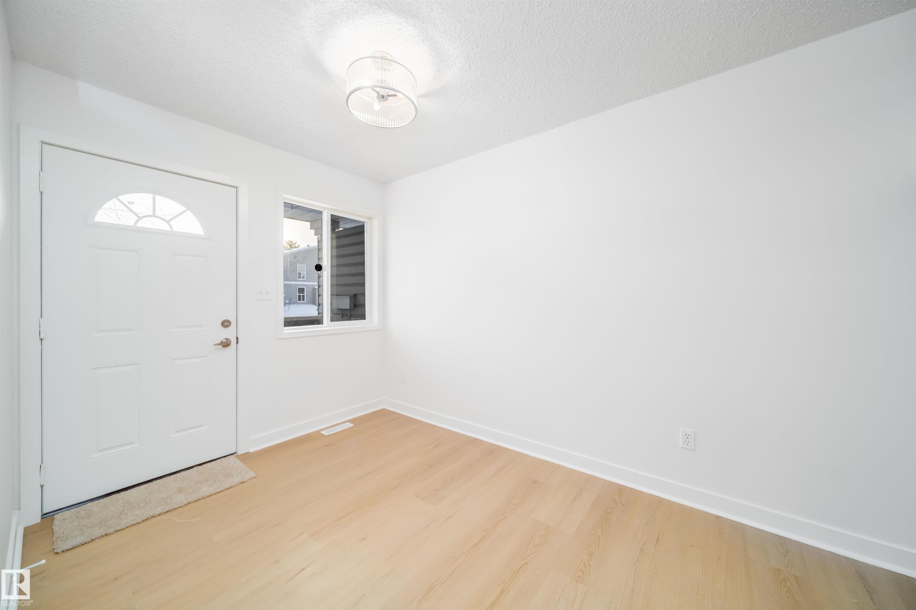 1576 Mill Woods Road E, Edmonton, AB - Indoor Photo Showing Other Room