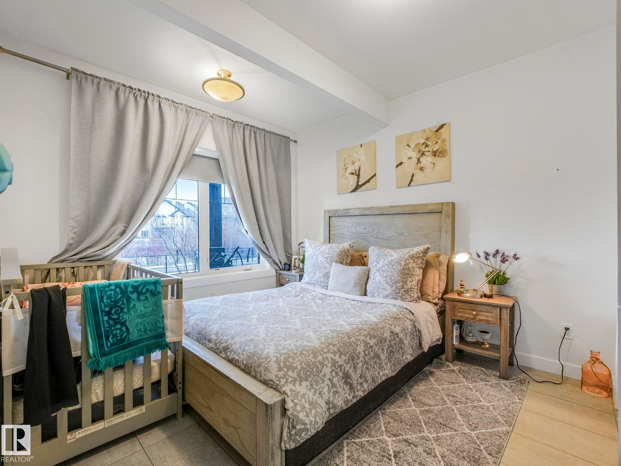 876 Hodgins Road, Edmonton, AB - Indoor Photo Showing Bedroom