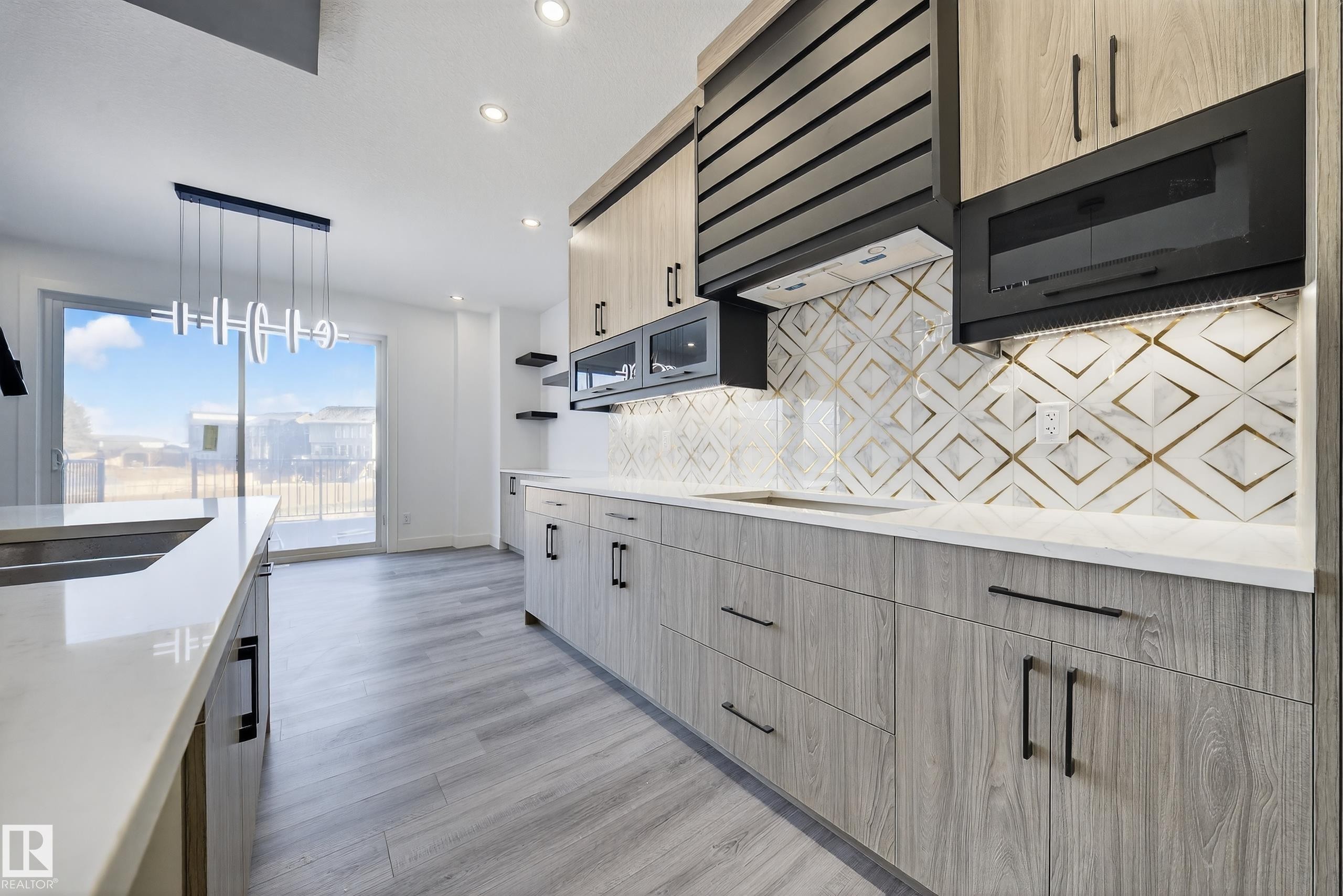 2010 Collip Crescent Sw, Edmonton, AB - Indoor Photo Showing Kitchen With Upgraded Kitchen