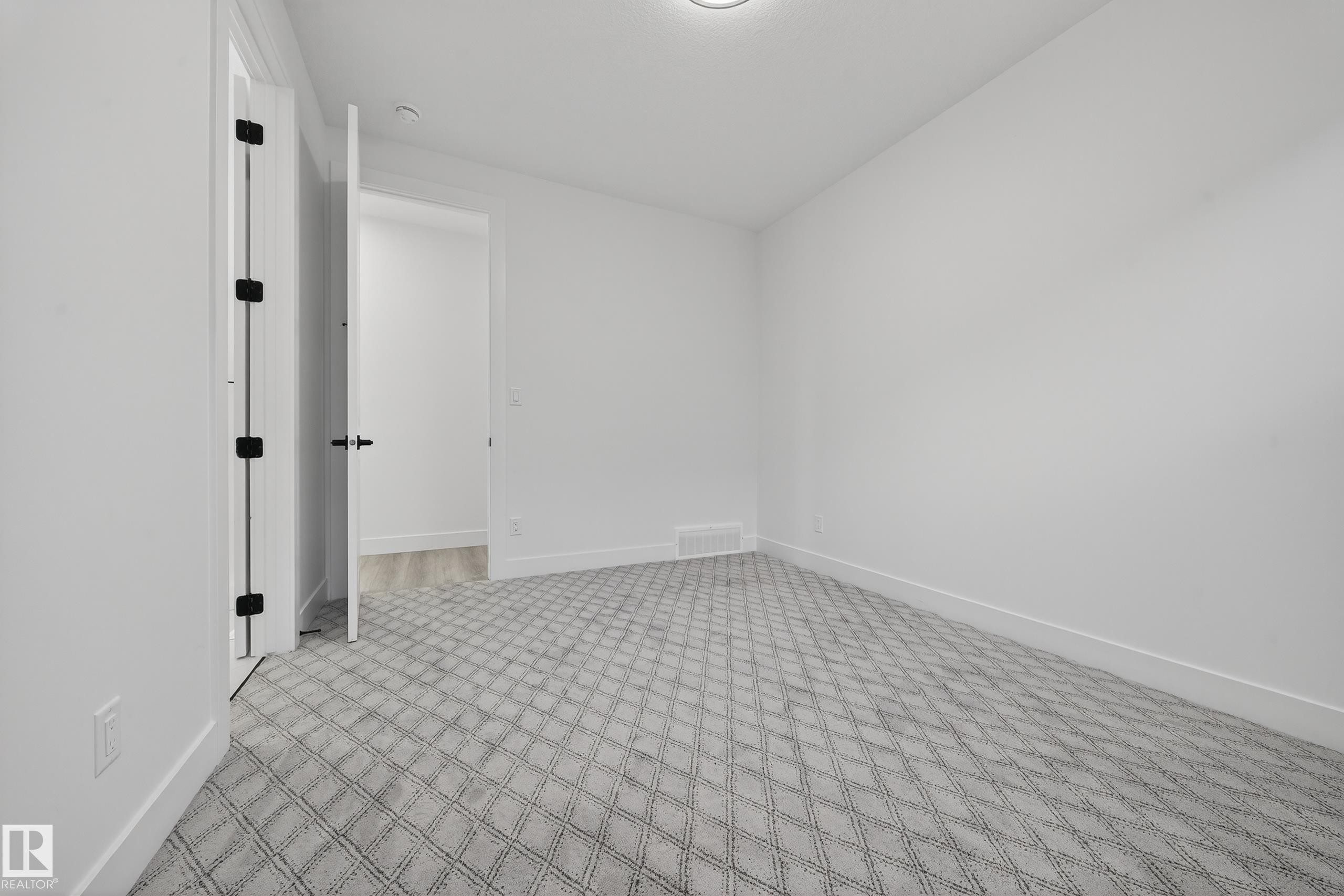 2010 Collip Crescent Sw, Edmonton, AB - Indoor Photo Showing Other Room