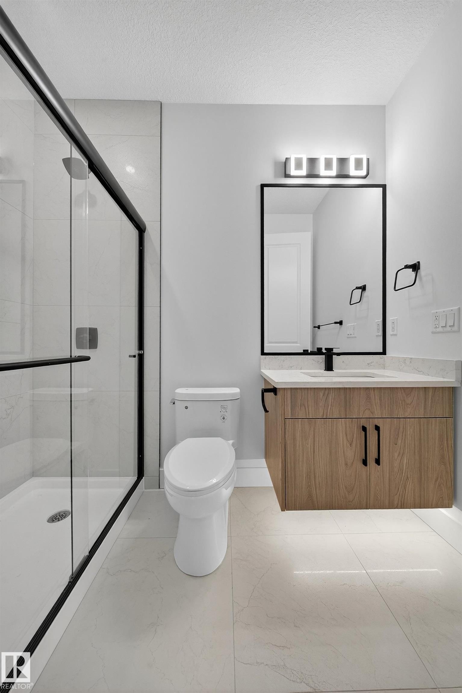 2010 Collip Crescent Sw, Edmonton, AB - Indoor Photo Showing Bathroom