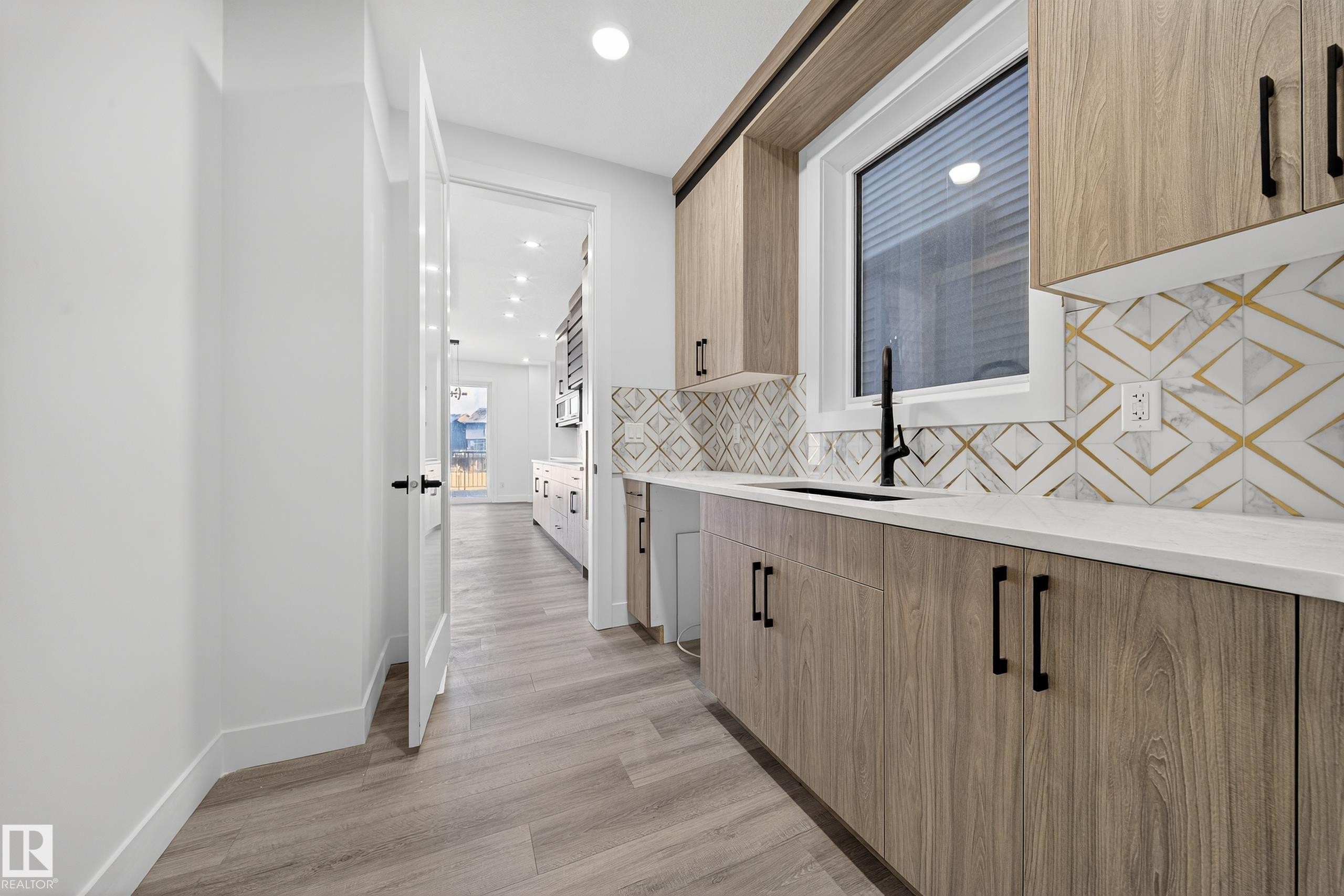 2010 Collip Crescent Sw, Edmonton, AB - Indoor