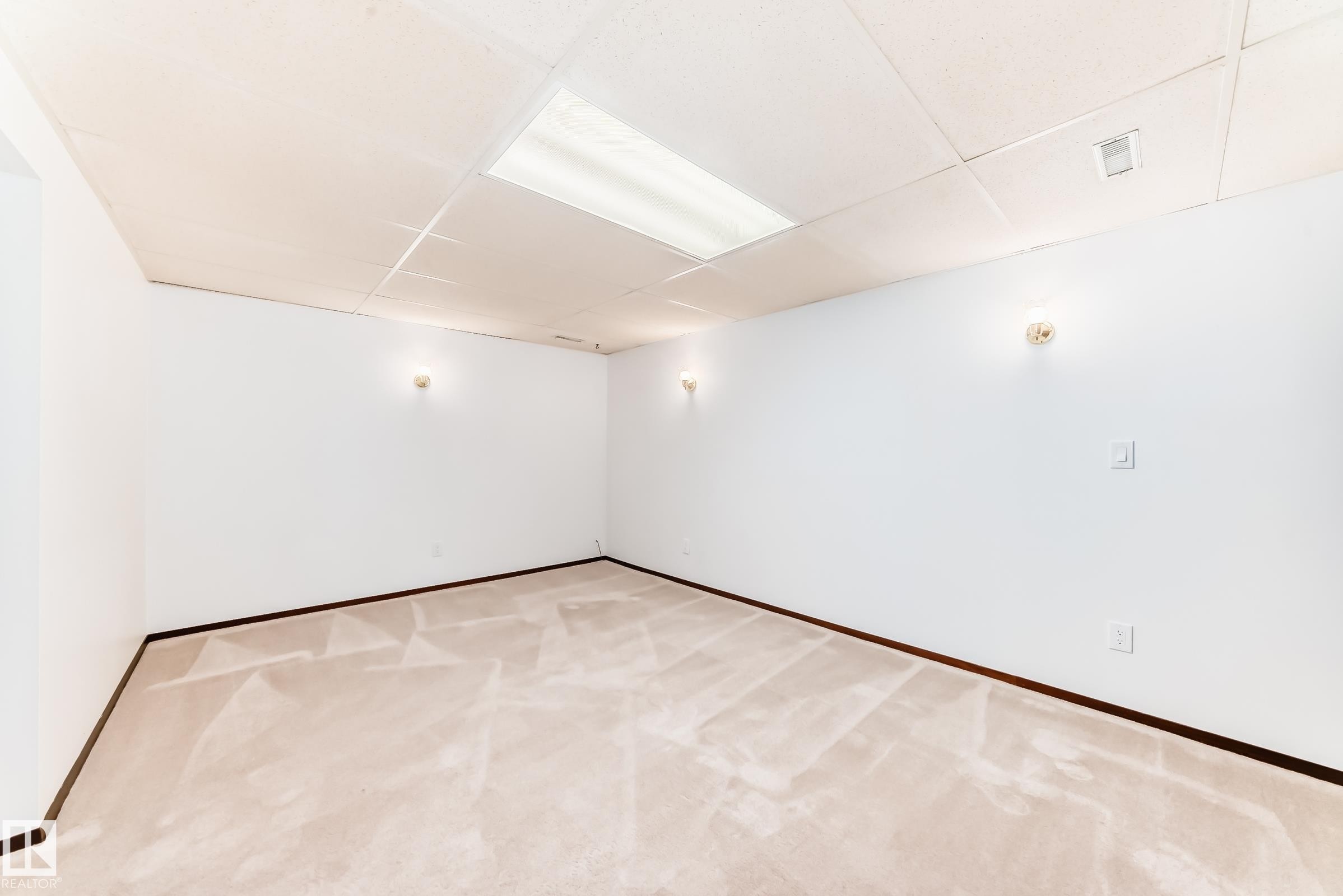 17104 85 Avenue, Edmonton, AB - Indoor Photo Showing Other Room