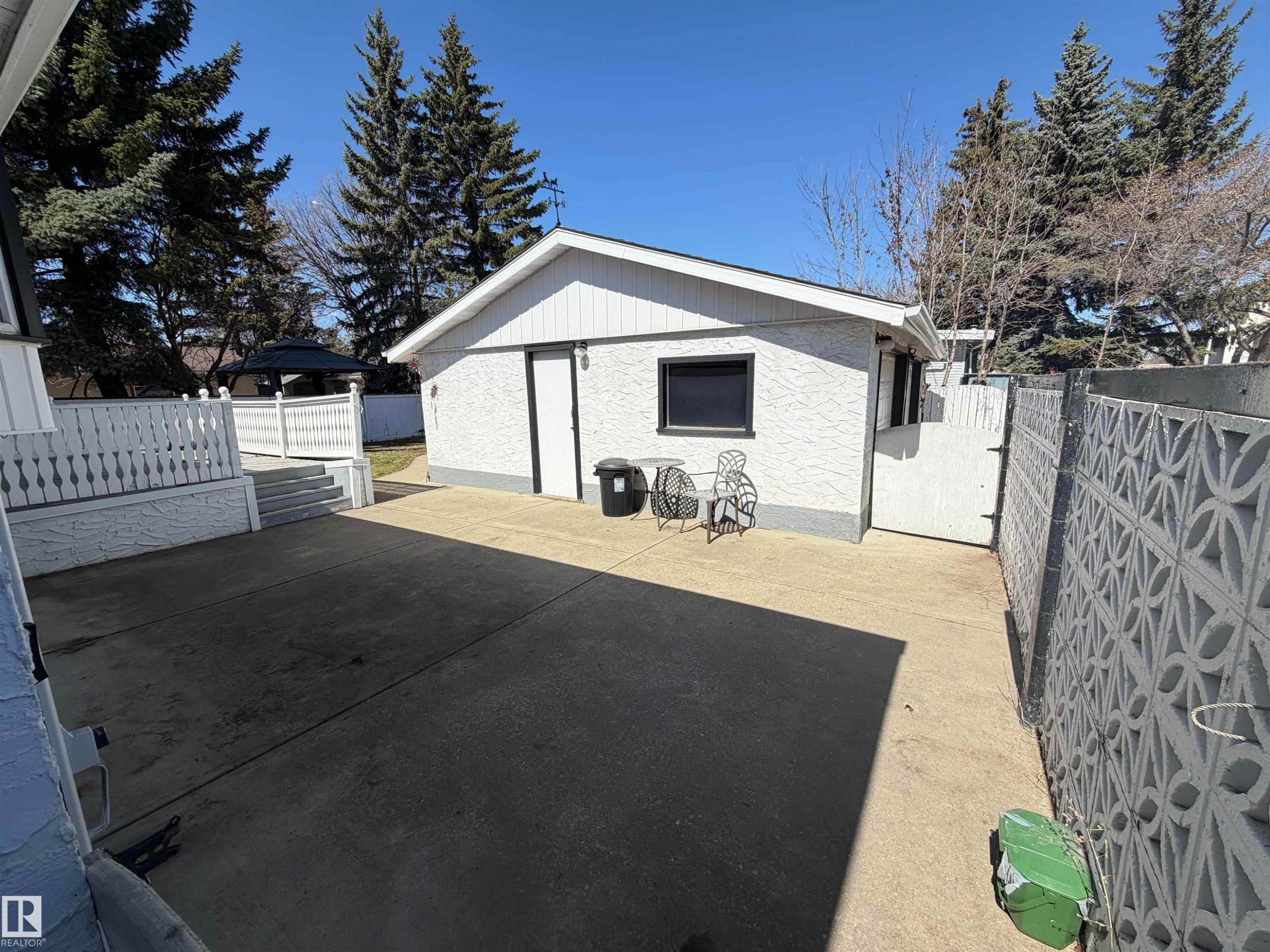 17104 85 Avenue, Edmonton, AB - Outdoor