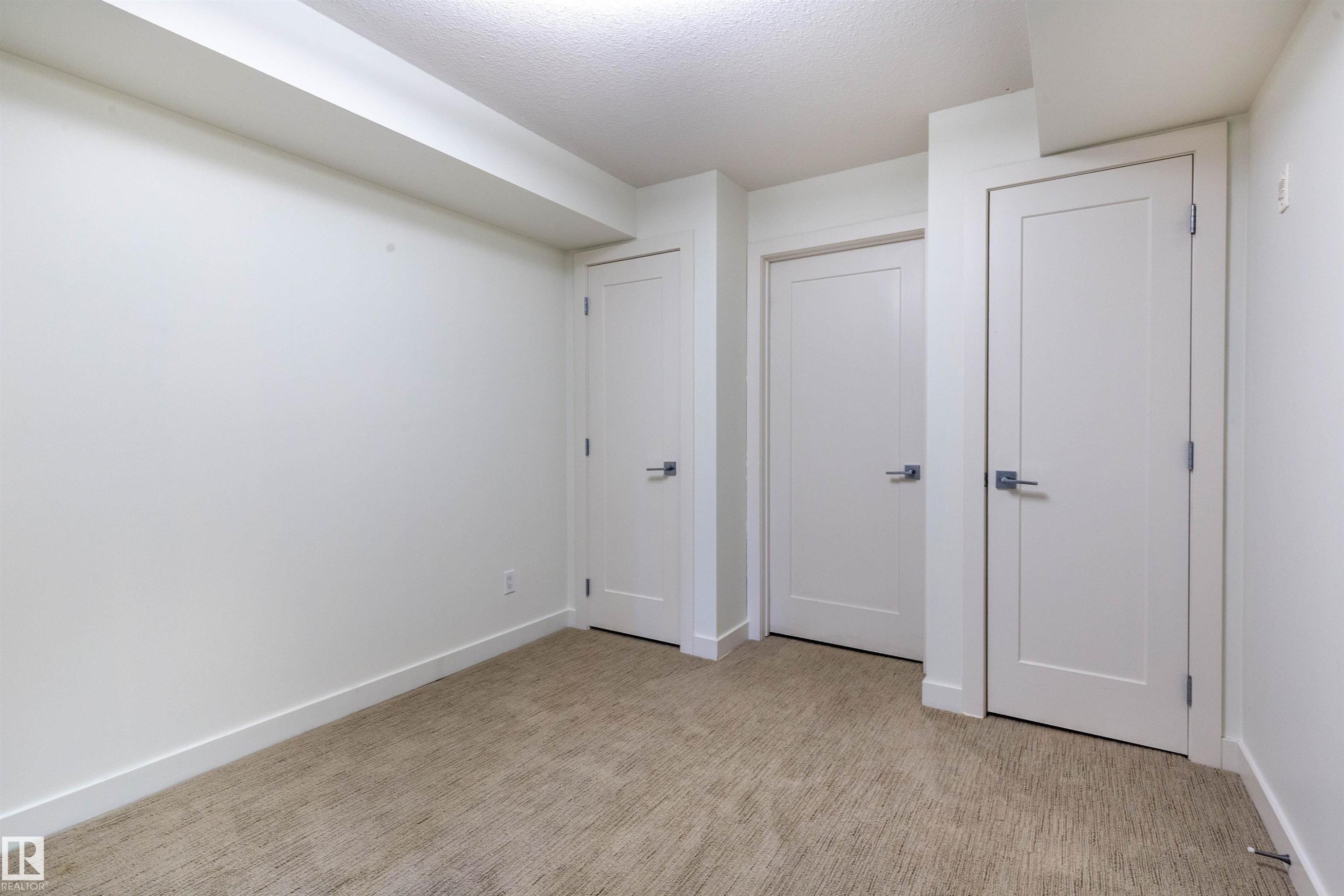108 5025 Edgemont Boulevard, Edmonton, AB - Indoor Photo Showing Other Room