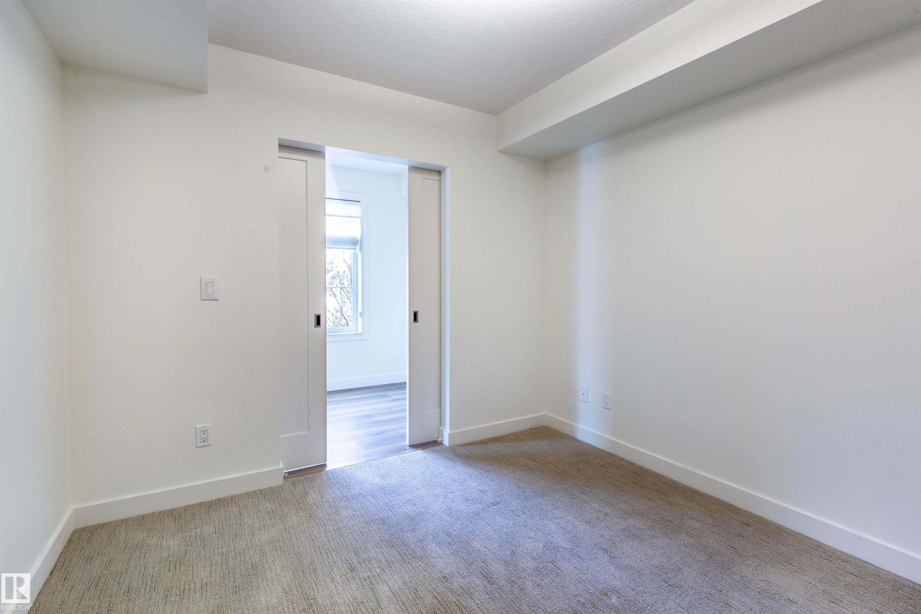 108 5025 Edgemont Boulevard, Edmonton, AB - Indoor Photo Showing Other Room