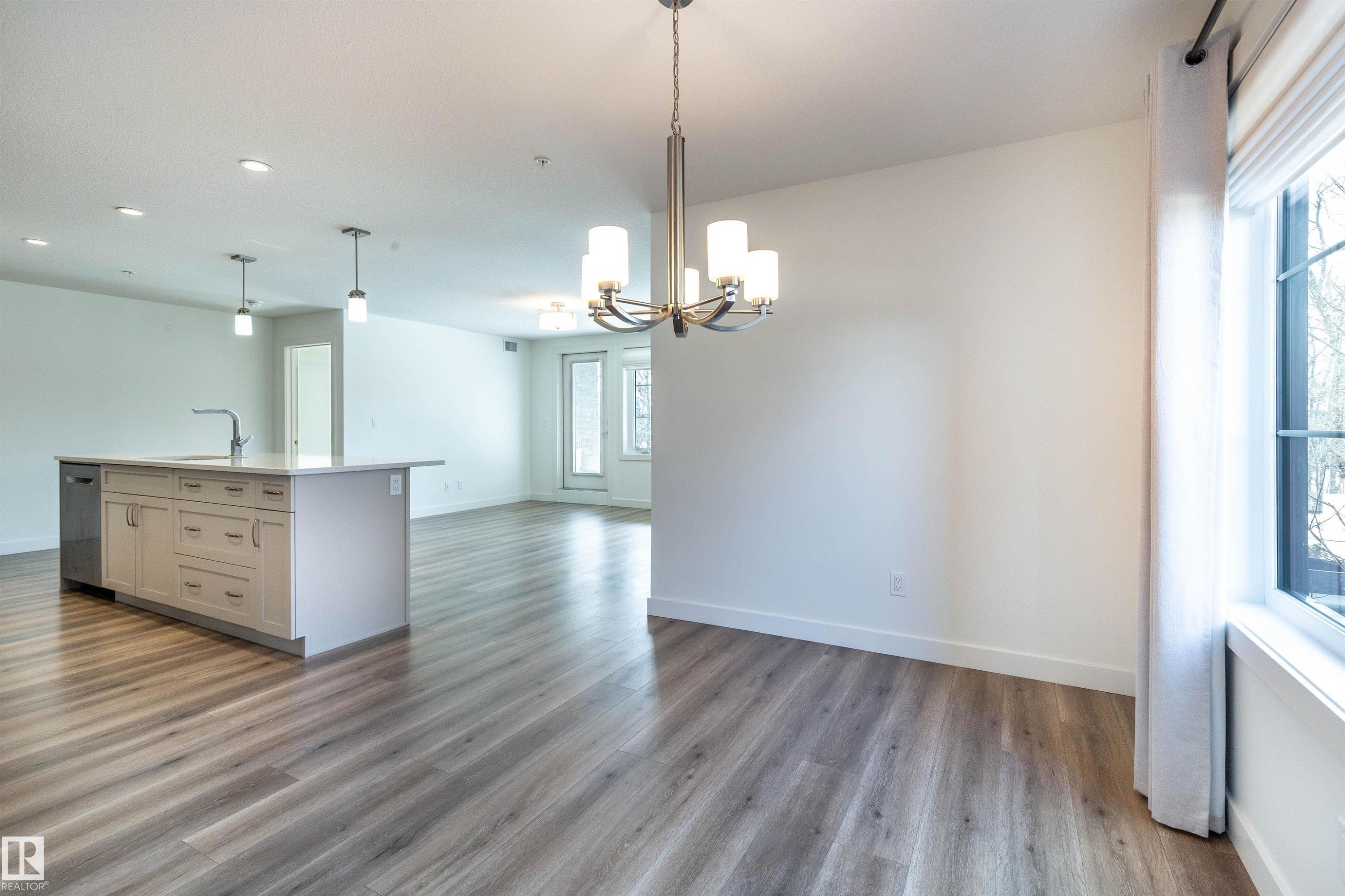 108 5025 Edgemont Boulevard, Edmonton, AB - Indoor Photo Showing Kitchen
