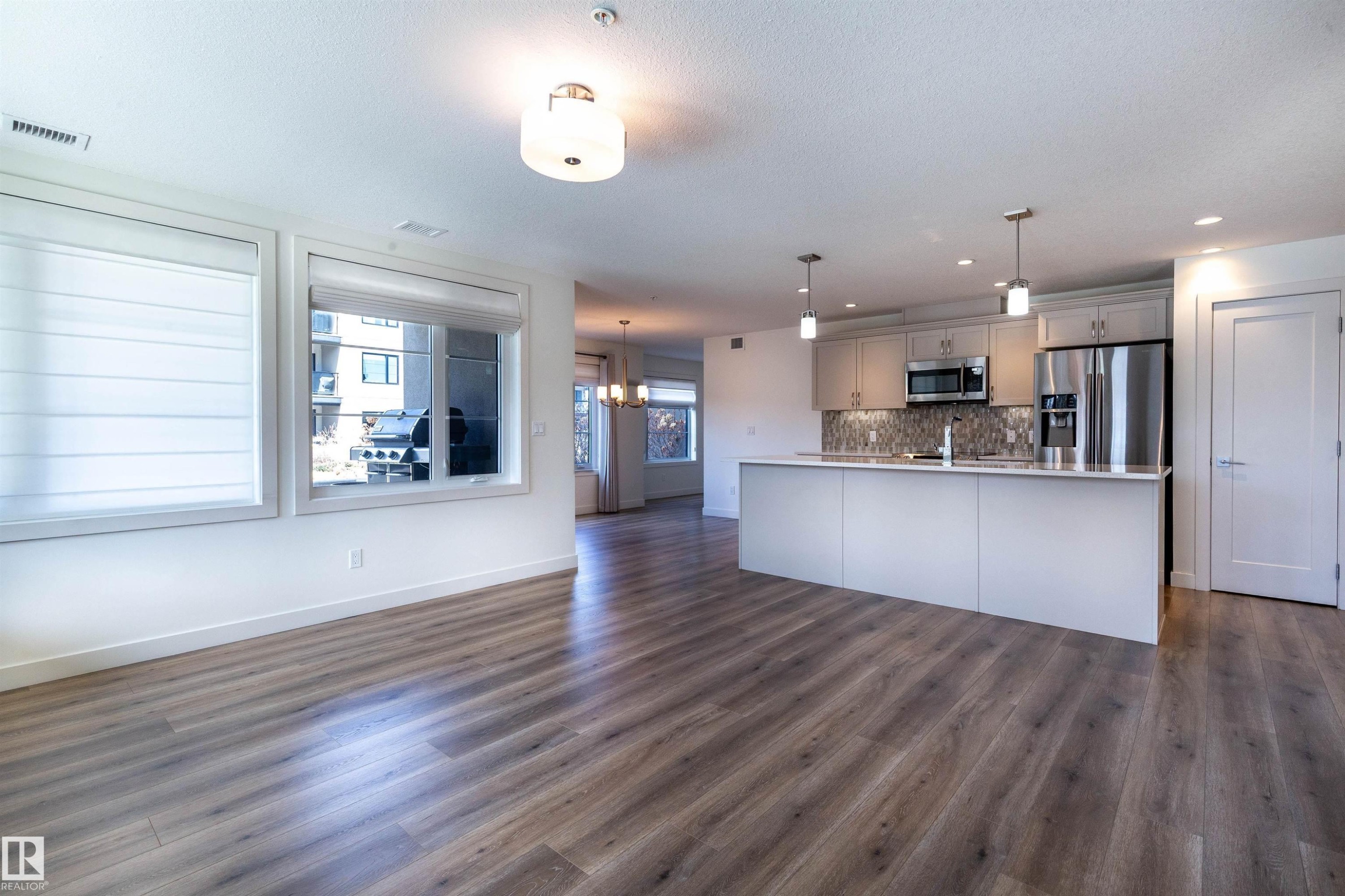 108 5025 Edgemont Boulevard, Edmonton, AB - Indoor Photo Showing Kitchen With Upgraded Kitchen
