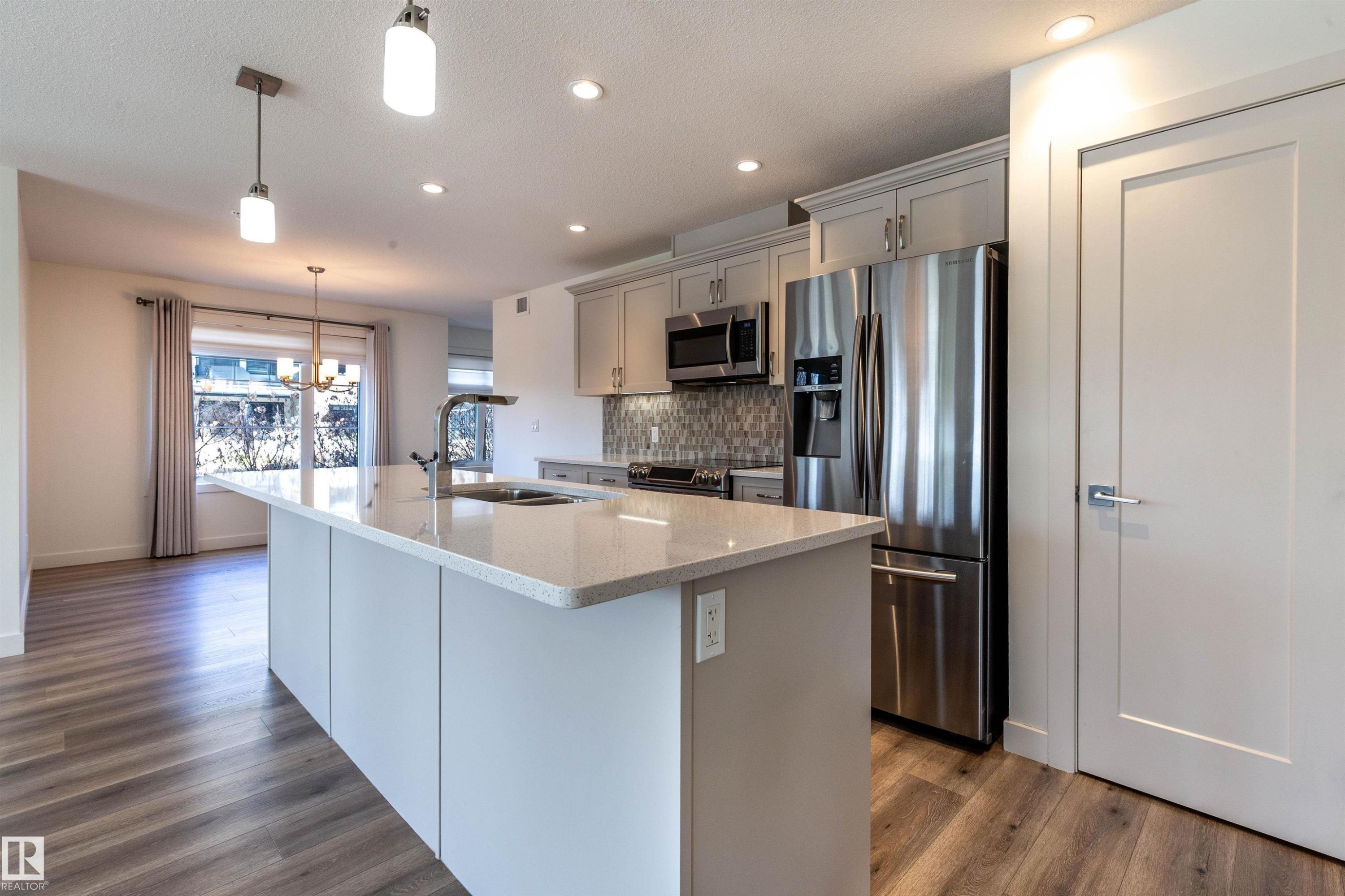 108 5025 Edgemont Boulevard, Edmonton, AB - Indoor Photo Showing Kitchen With Upgraded Kitchen