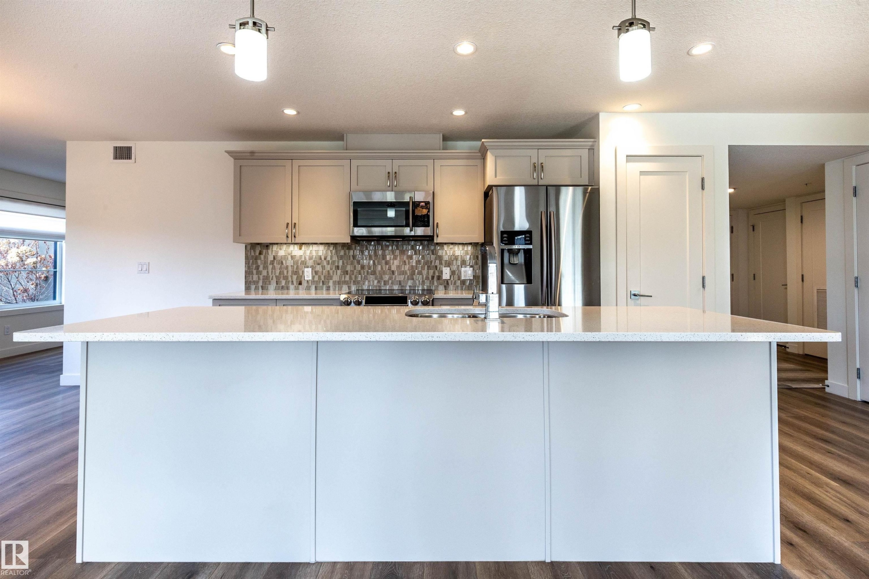 108 5025 Edgemont Boulevard, Edmonton, AB - Indoor Photo Showing Kitchen With Upgraded Kitchen