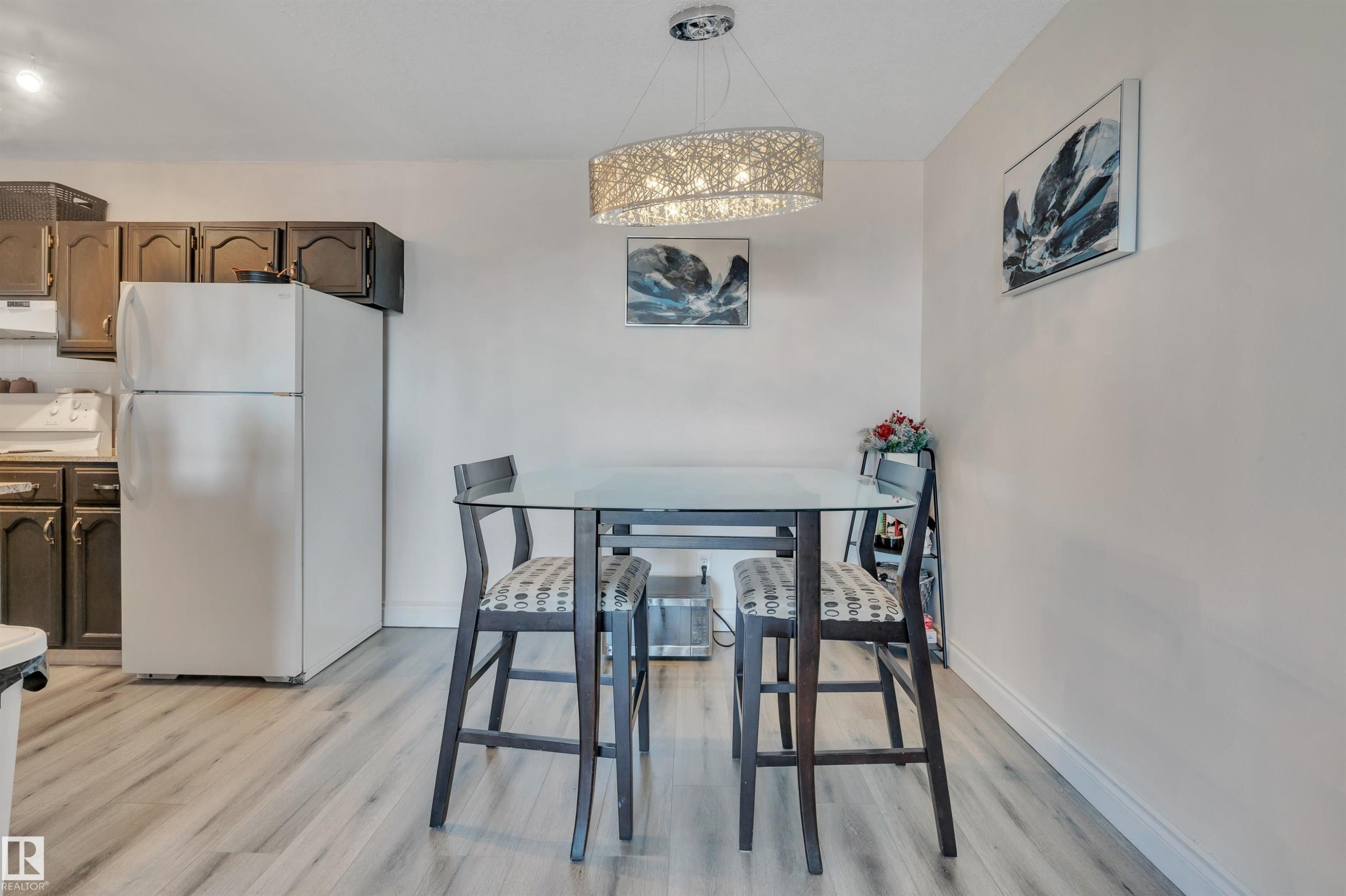 802 10145 109 Street, Edmonton, AB - Indoor