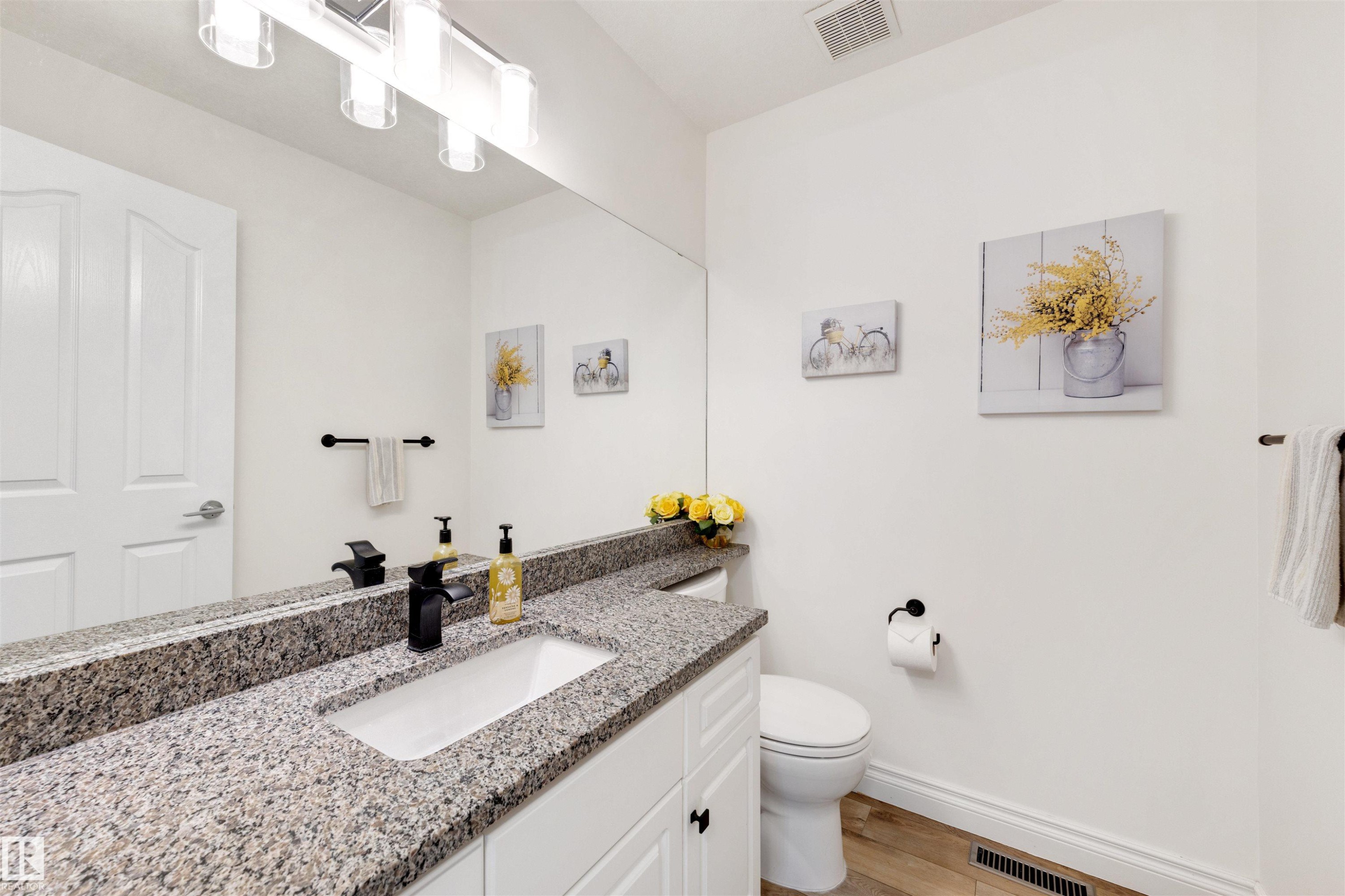 23 882 Ryan Place, Edmonton, AB - Indoor Photo Showing Bathroom