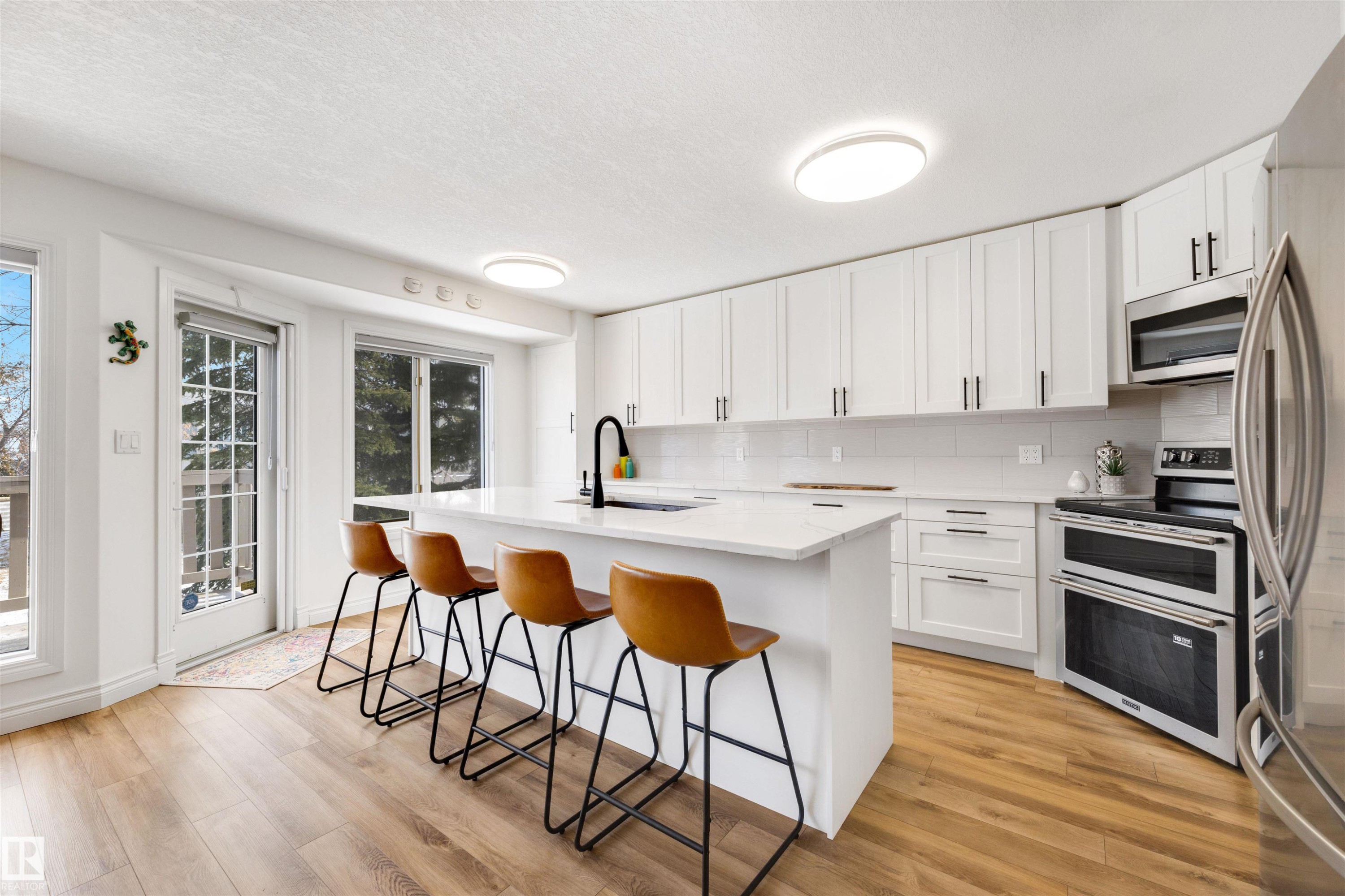 23 882 Ryan Place, Edmonton, AB - Indoor Photo Showing Kitchen With Upgraded Kitchen