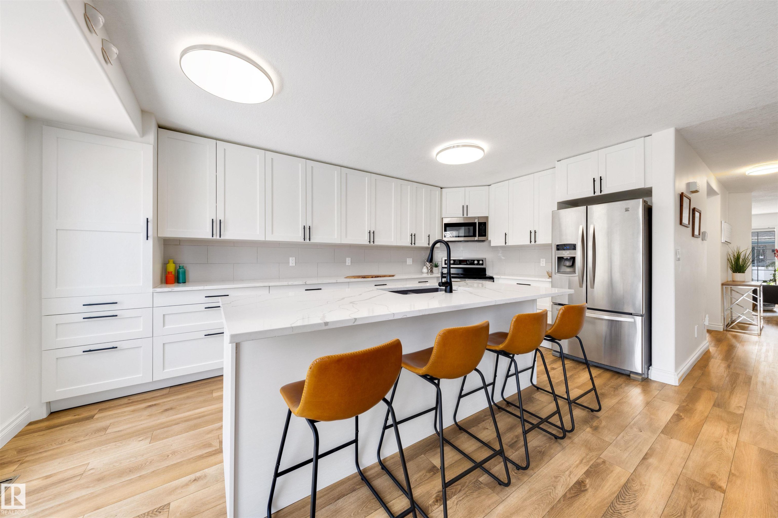 23 882 Ryan Place, Edmonton, AB - Indoor Photo Showing Kitchen With Upgraded Kitchen