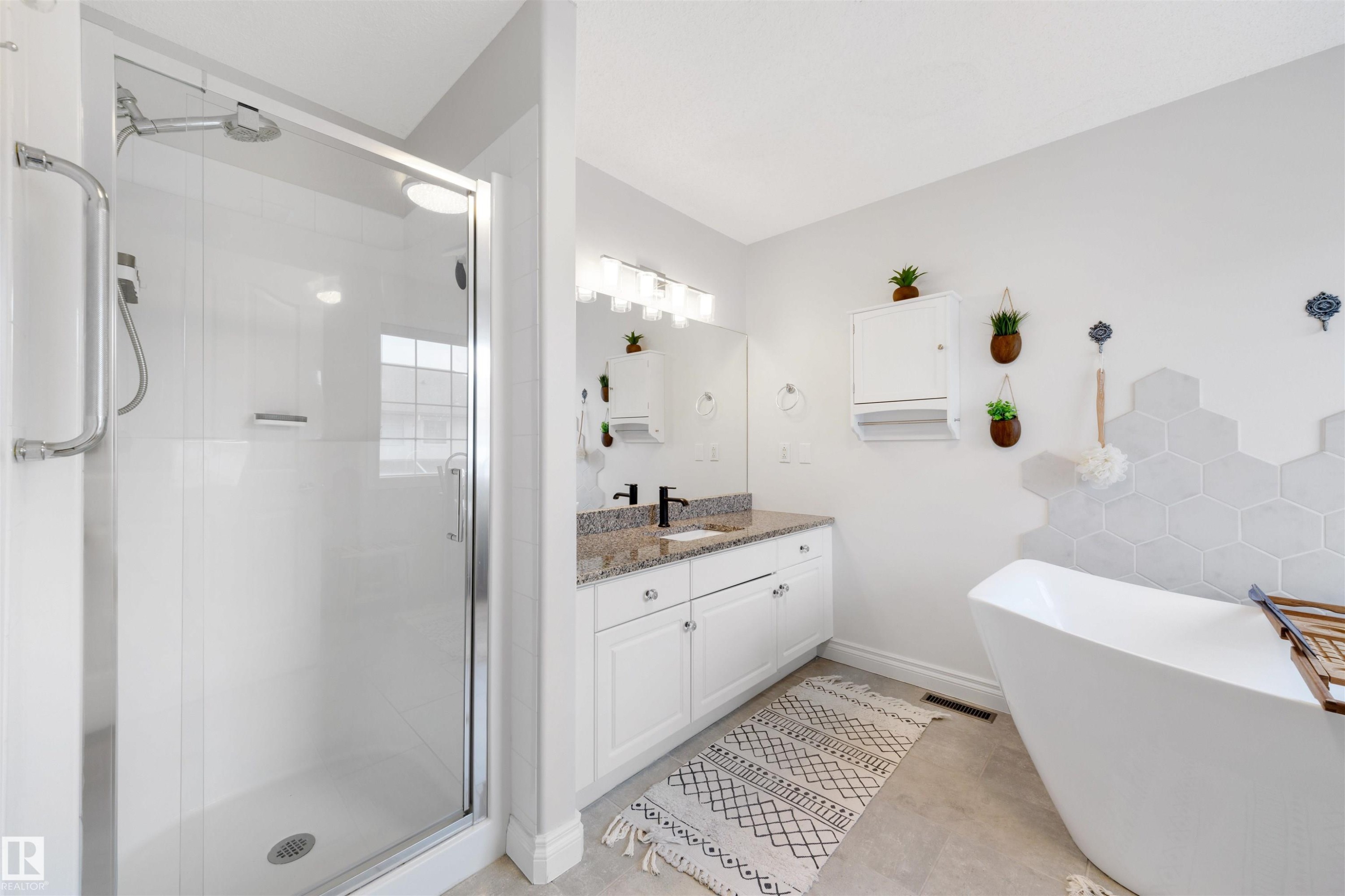 23 882 Ryan Place, Edmonton, AB - Indoor Photo Showing Bathroom