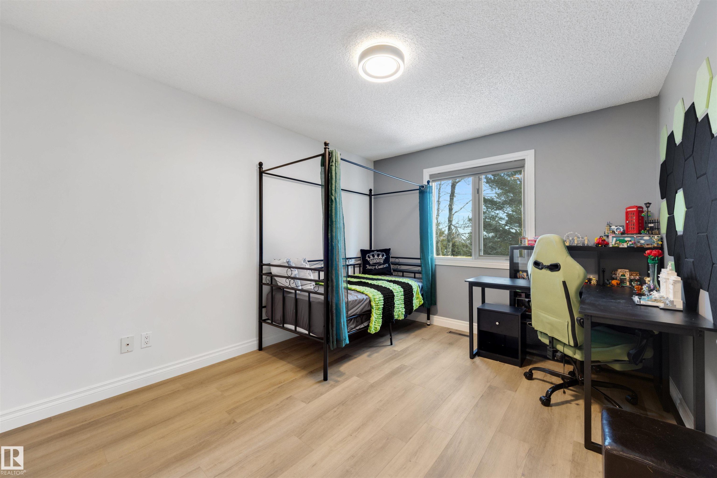 23 882 Ryan Place, Edmonton, AB - Indoor