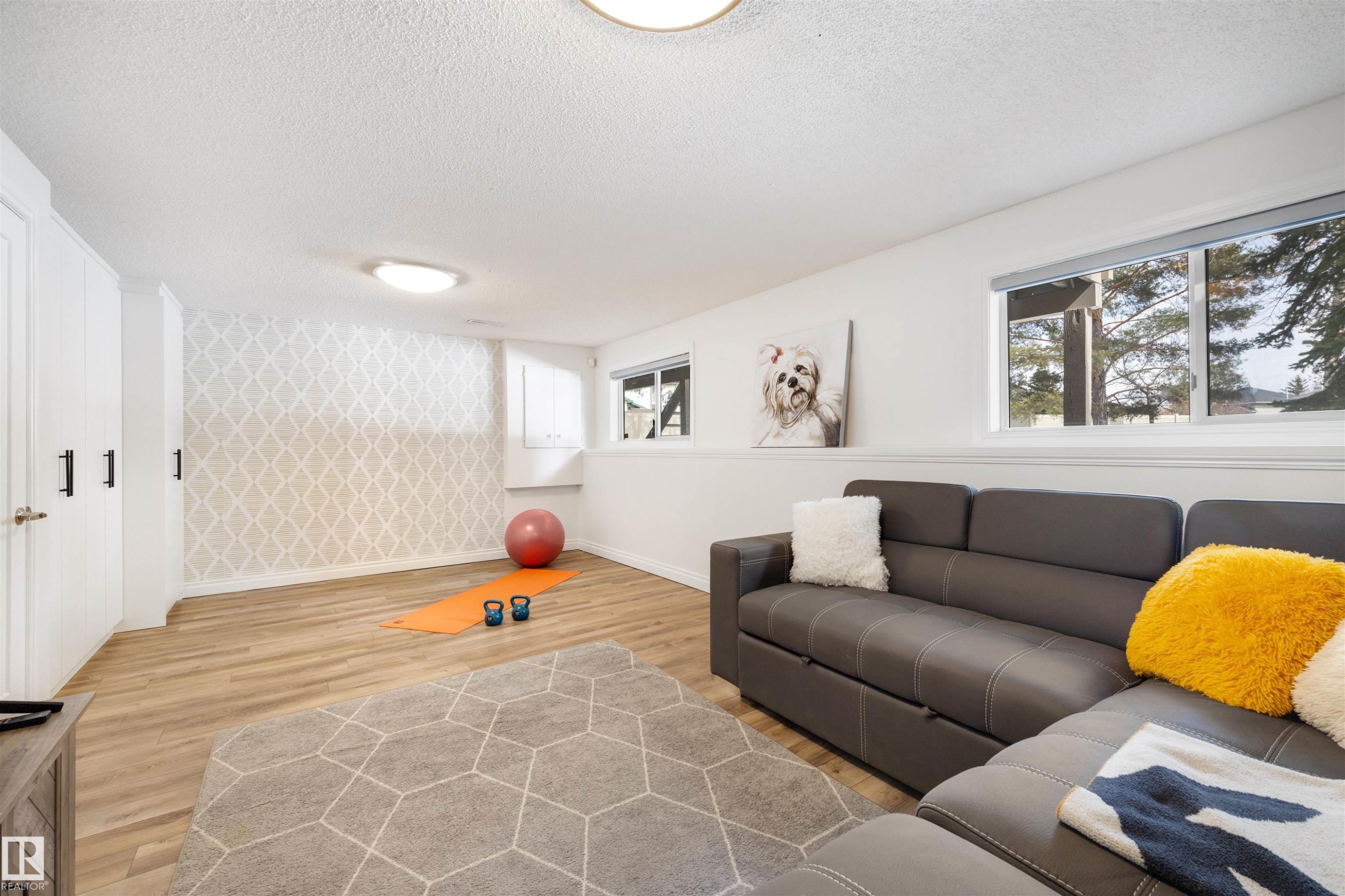 23 882 Ryan Place, Edmonton, AB - Indoor Photo Showing Living Room