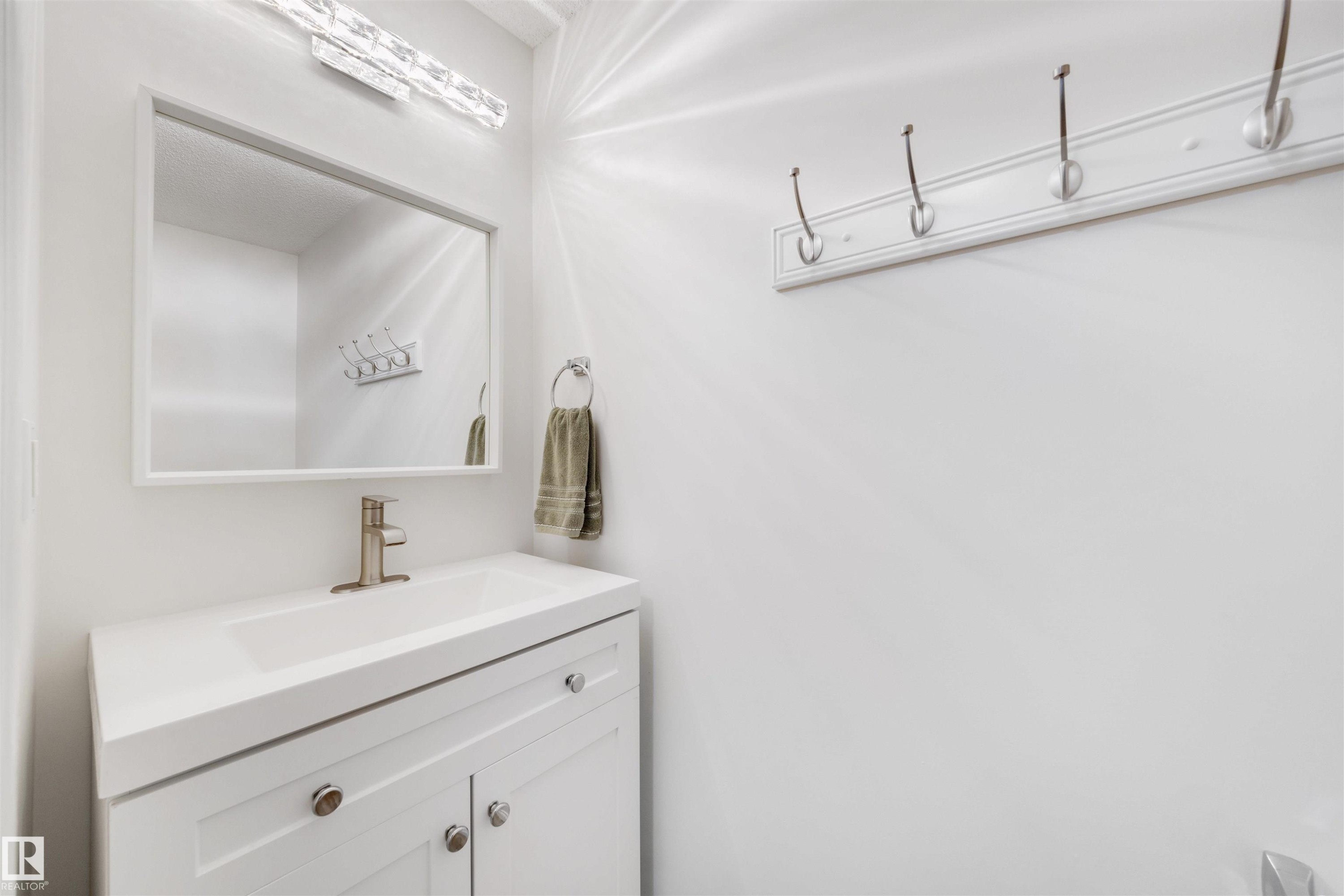 23 882 Ryan Place, Edmonton, AB - Indoor