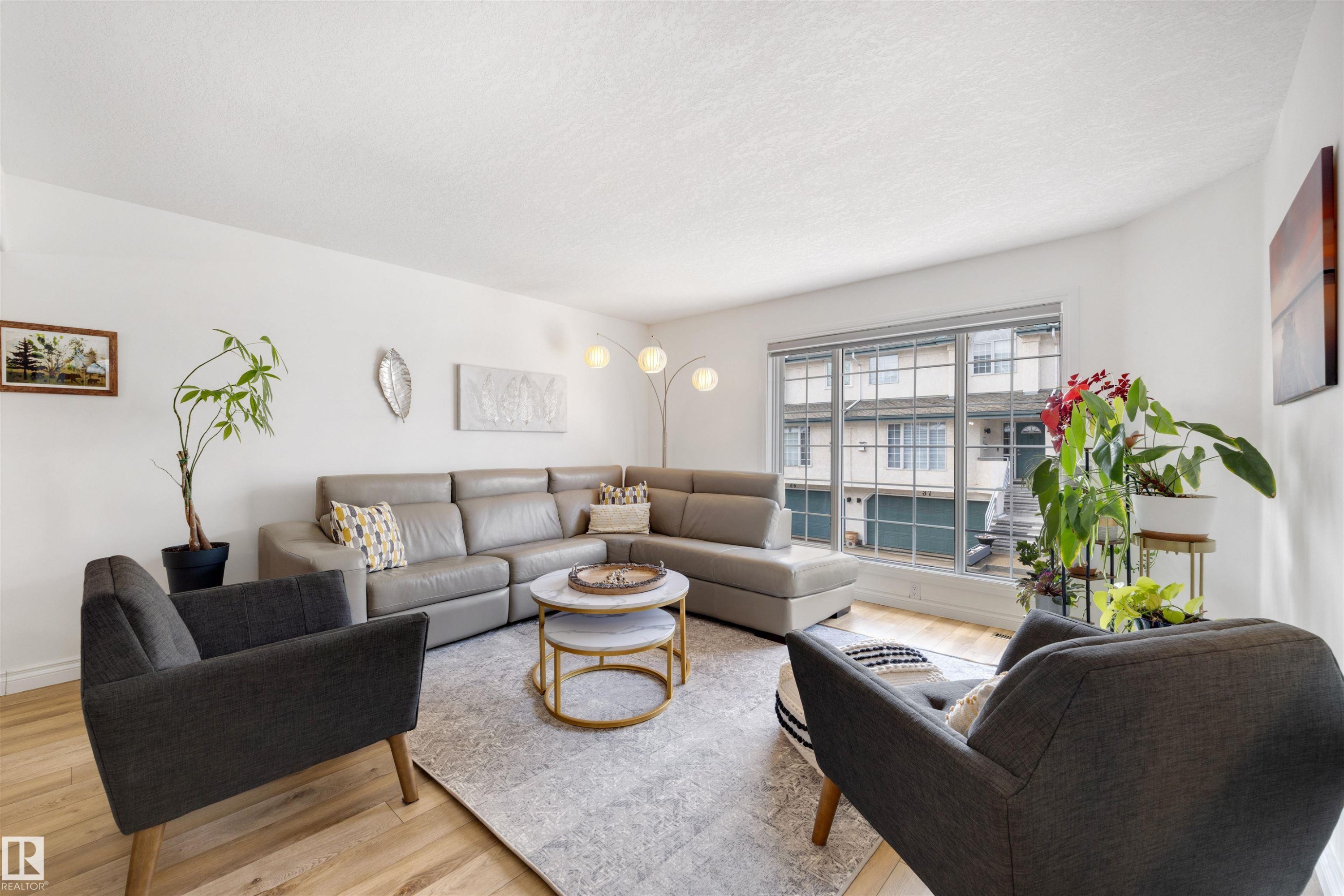 23 882 Ryan Place, Edmonton, AB - Indoor Photo Showing Living Room