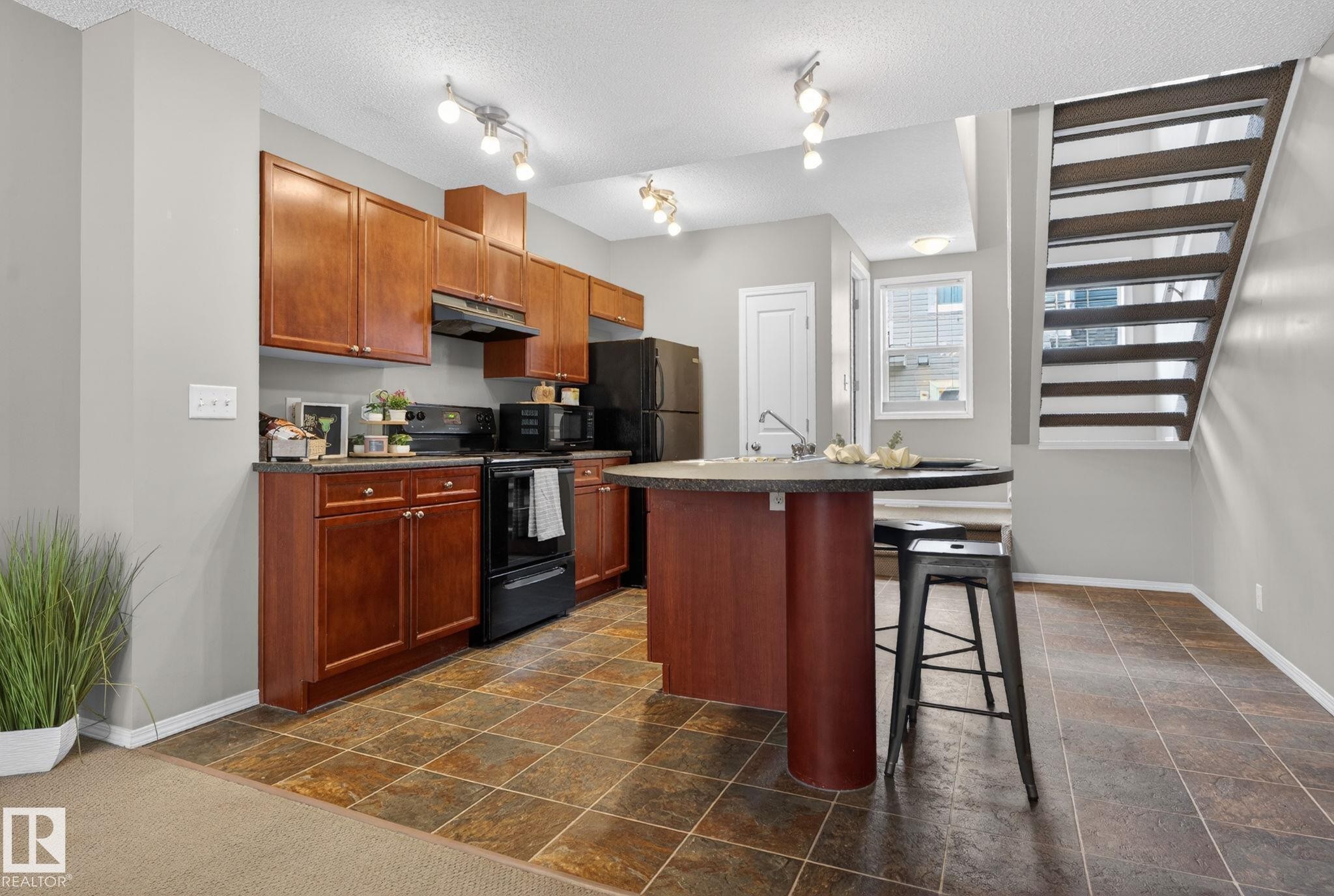 149 5604 199 Street, Edmonton, AB - Indoor Photo Showing Kitchen