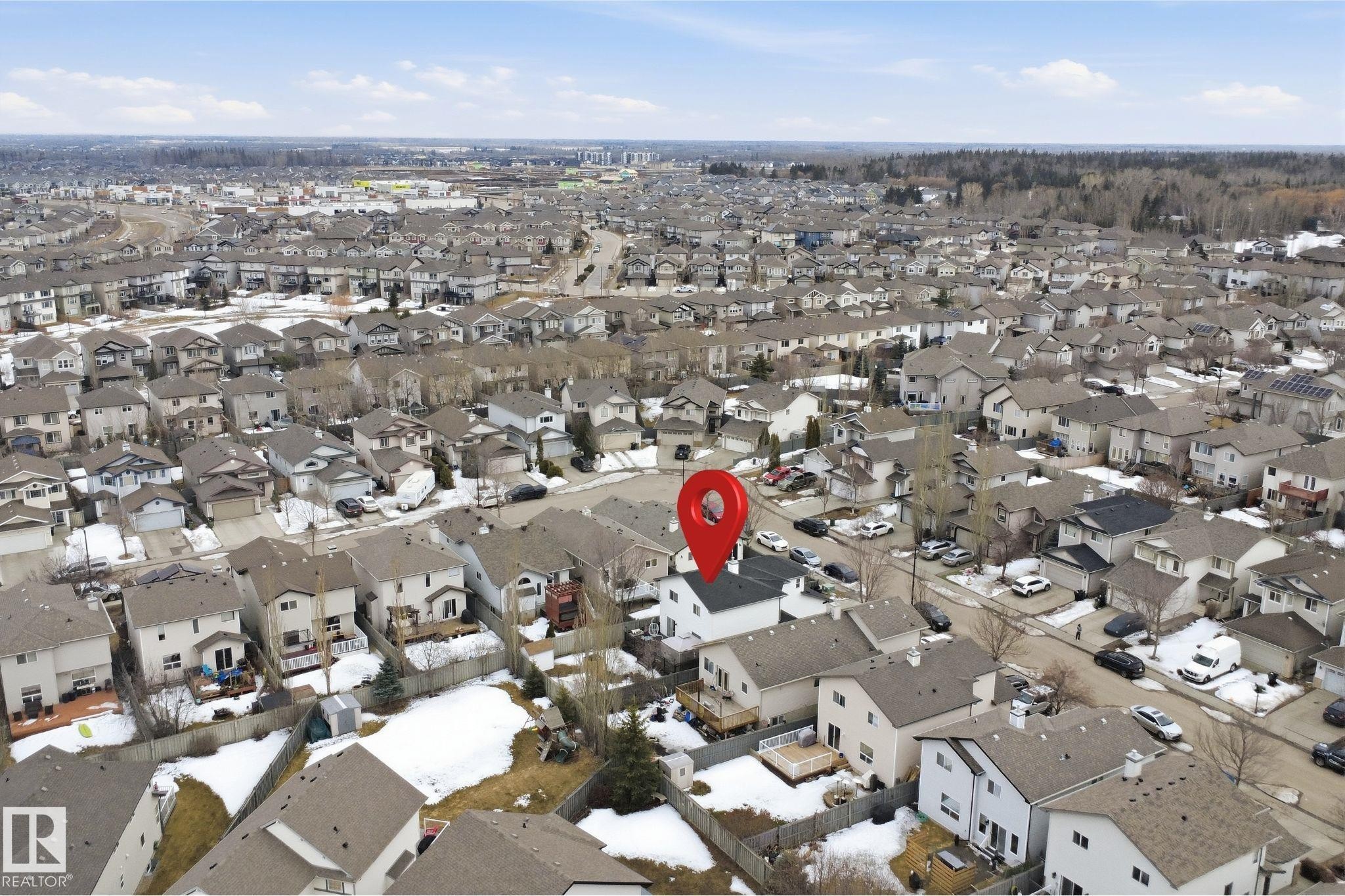 Aerial view of the property and surrounding neighborhood, featuring residential homes with sloped roofs and driveways - 4619 202 Street, Edmonton, AB - Outdoor With View