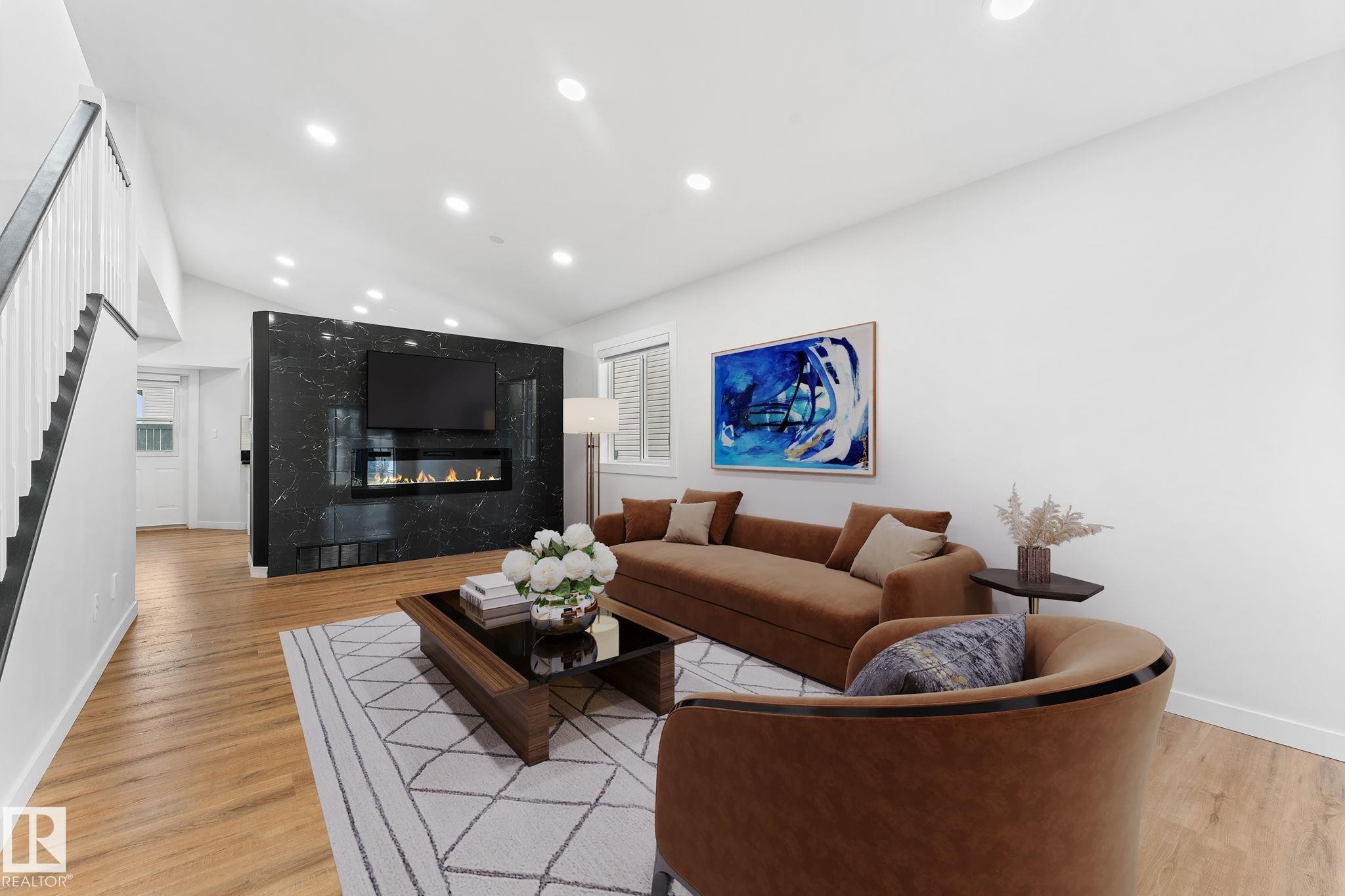 362 Blackburn Drive, Edmonton, AB - Indoor Photo Showing Living Room