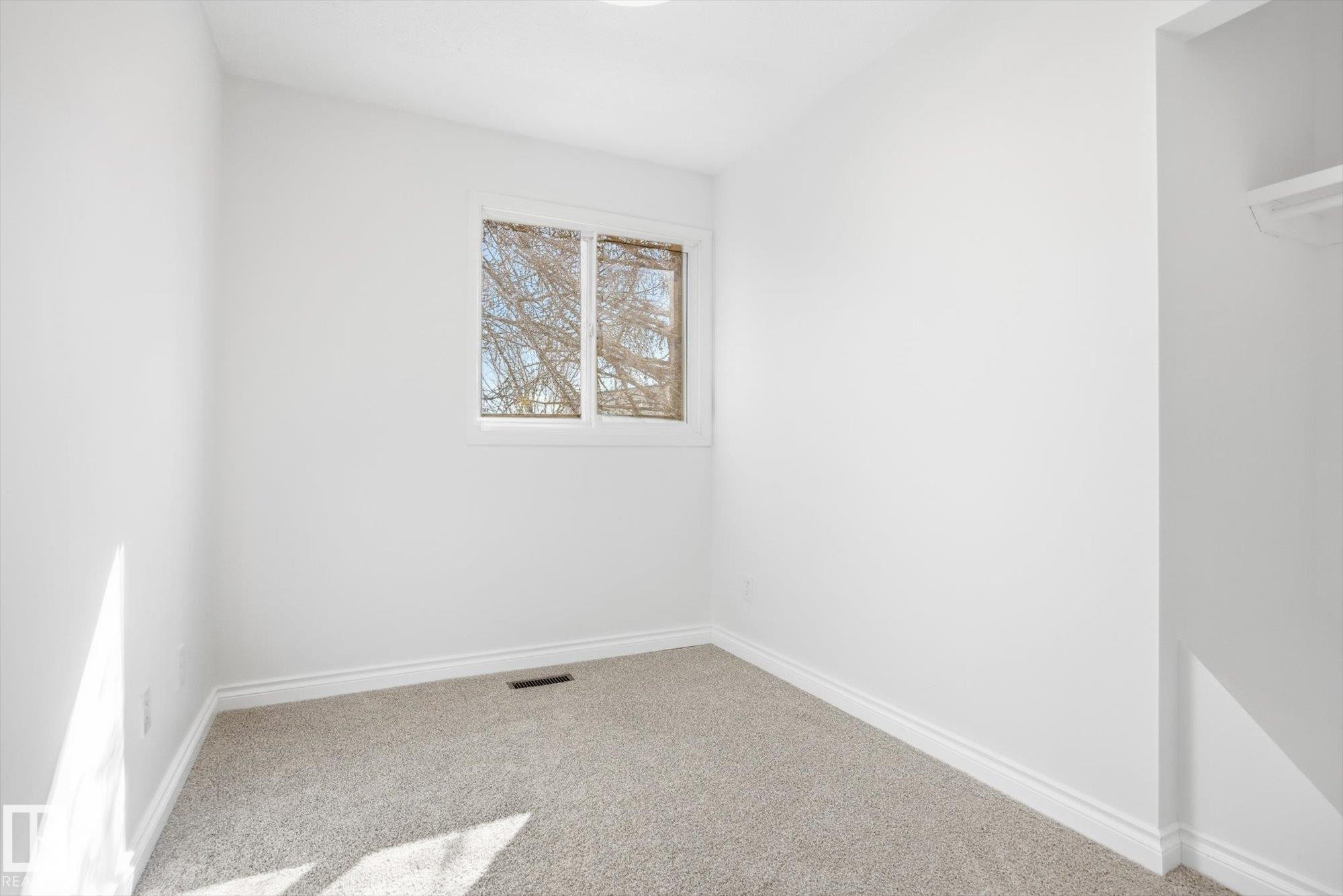 857 Erin Place, Edmonton, AB - Indoor Photo Showing Other Room