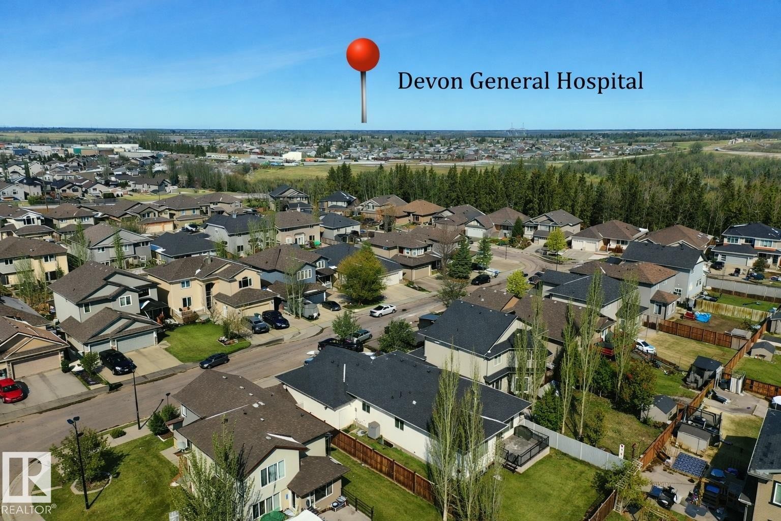 Aerial view showcasing the property within a residential community, featuring numerous homes with diverse architectural styles and well-maintained yards - 307 Ravine Close, Devon, AB - Outdoor With View