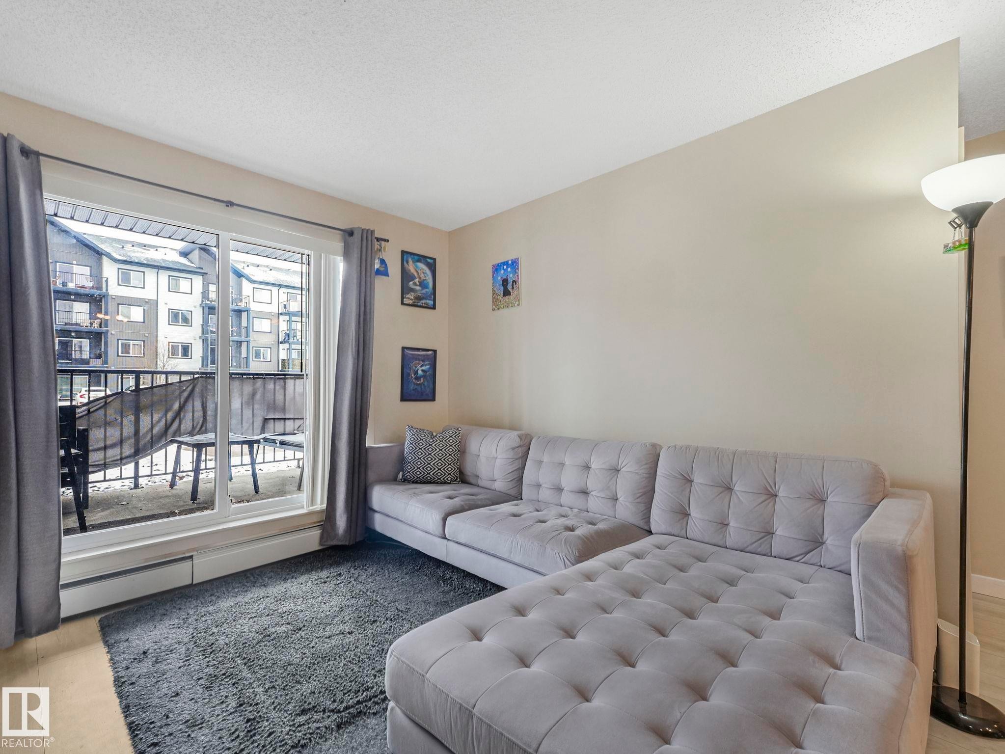 110 508 Albany Way, Edmonton, AB - Indoor Photo Showing Living Room