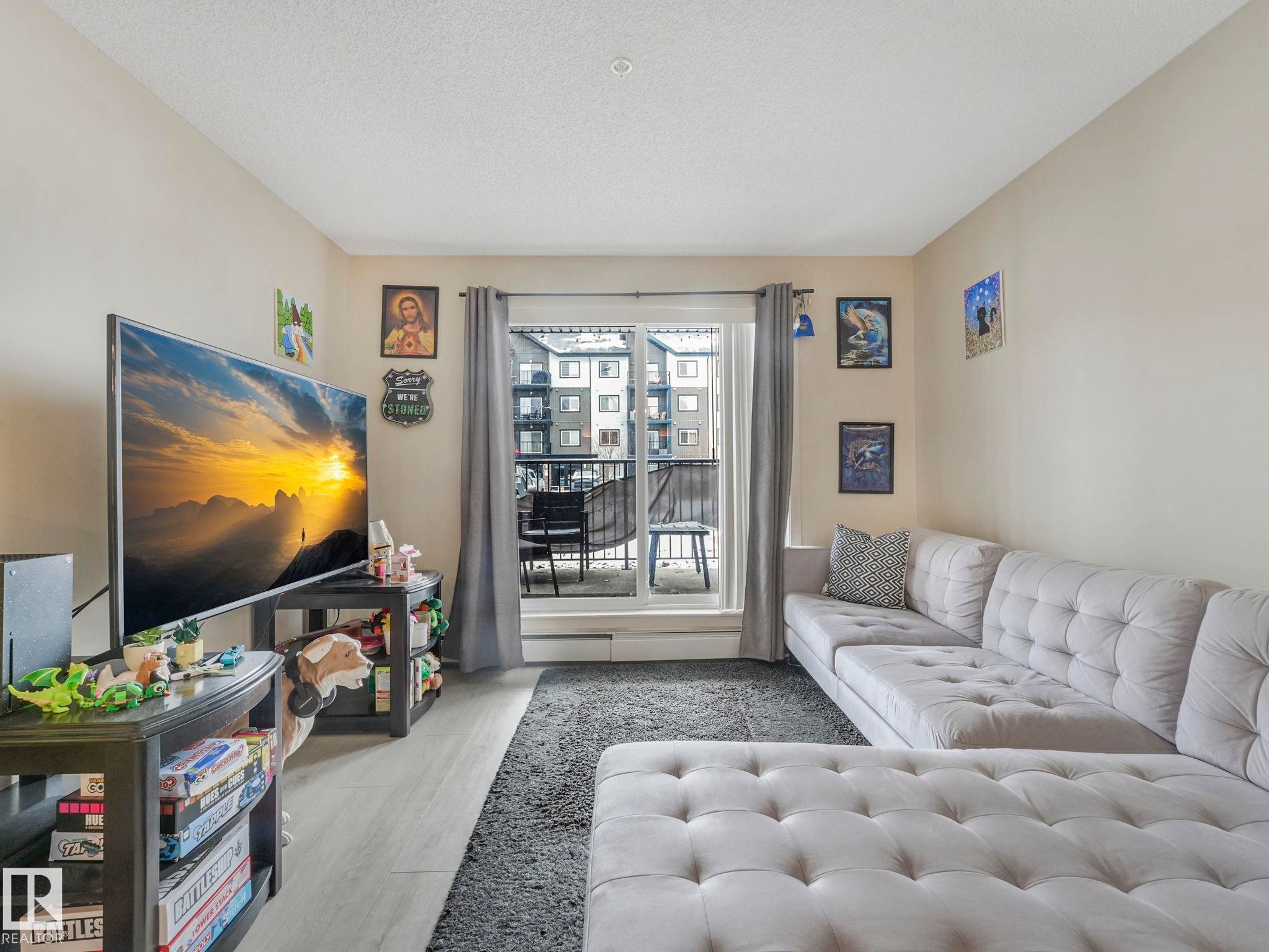 110 508 Albany Way, Edmonton, AB - Indoor Photo Showing Living Room