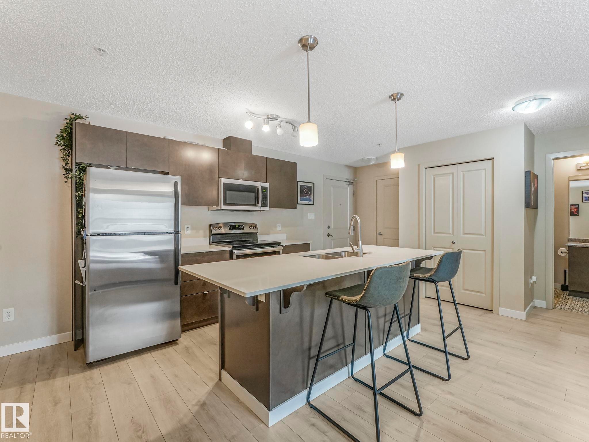 110 508 Albany Way, Edmonton, AB - Indoor Photo Showing Kitchen With Stainless Steel Kitchen With Double Sink With Upgraded Kitchen