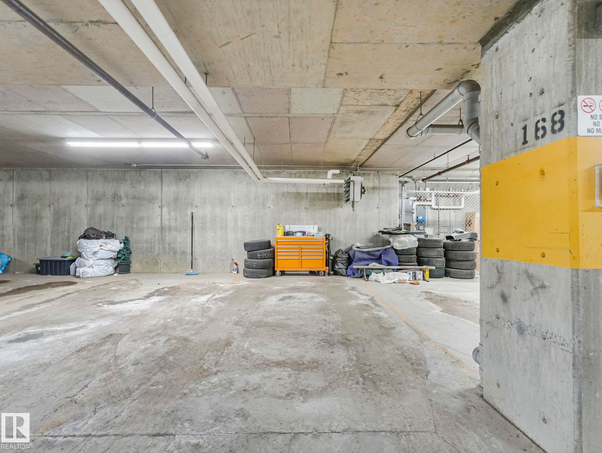 110 508 Albany Way, Edmonton, AB - Indoor Photo Showing Garage
