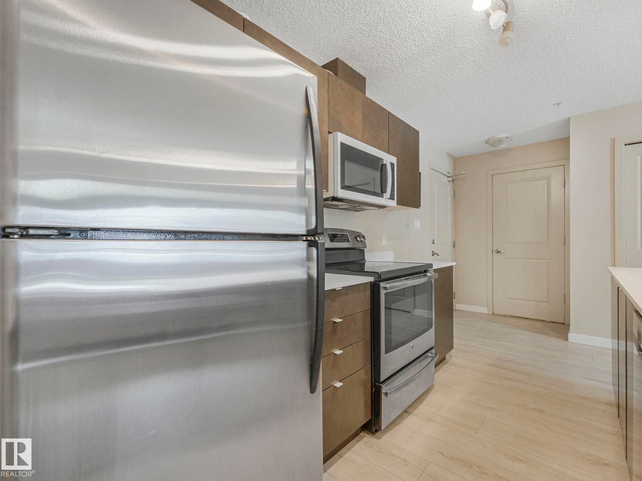 110 508 Albany Way, Edmonton, AB - Indoor Photo Showing Kitchen With Stainless Steel Kitchen