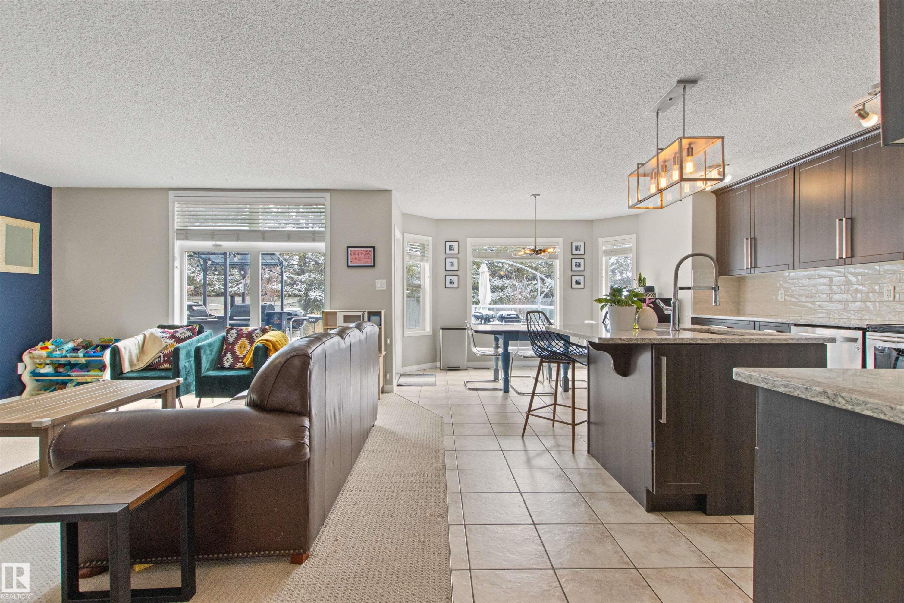 607 77 Street, Edmonton, AB - Indoor Photo Showing Living Room With Fireplace