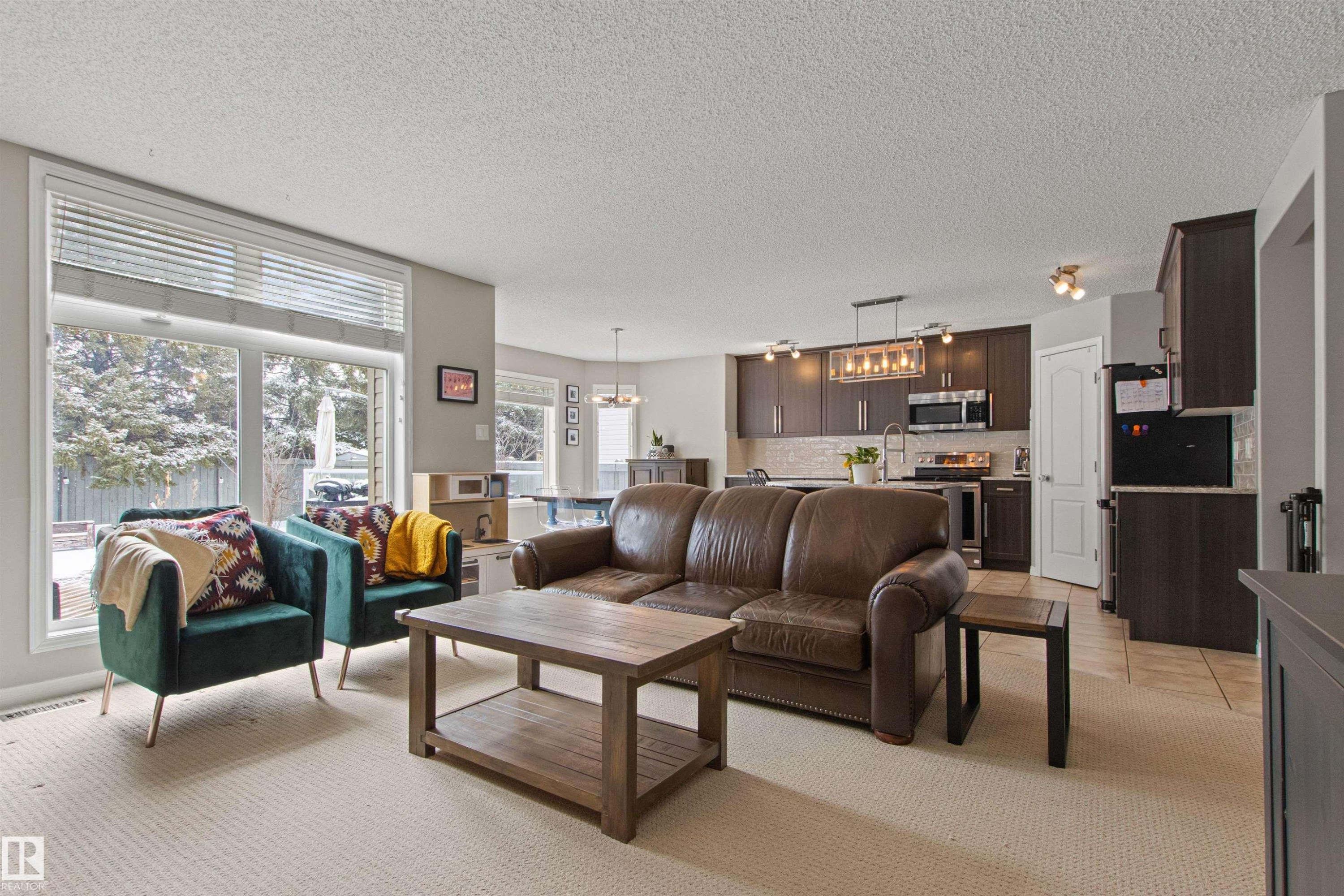 607 77 Street, Edmonton, AB - Indoor Photo Showing Kitchen With Upgraded Kitchen