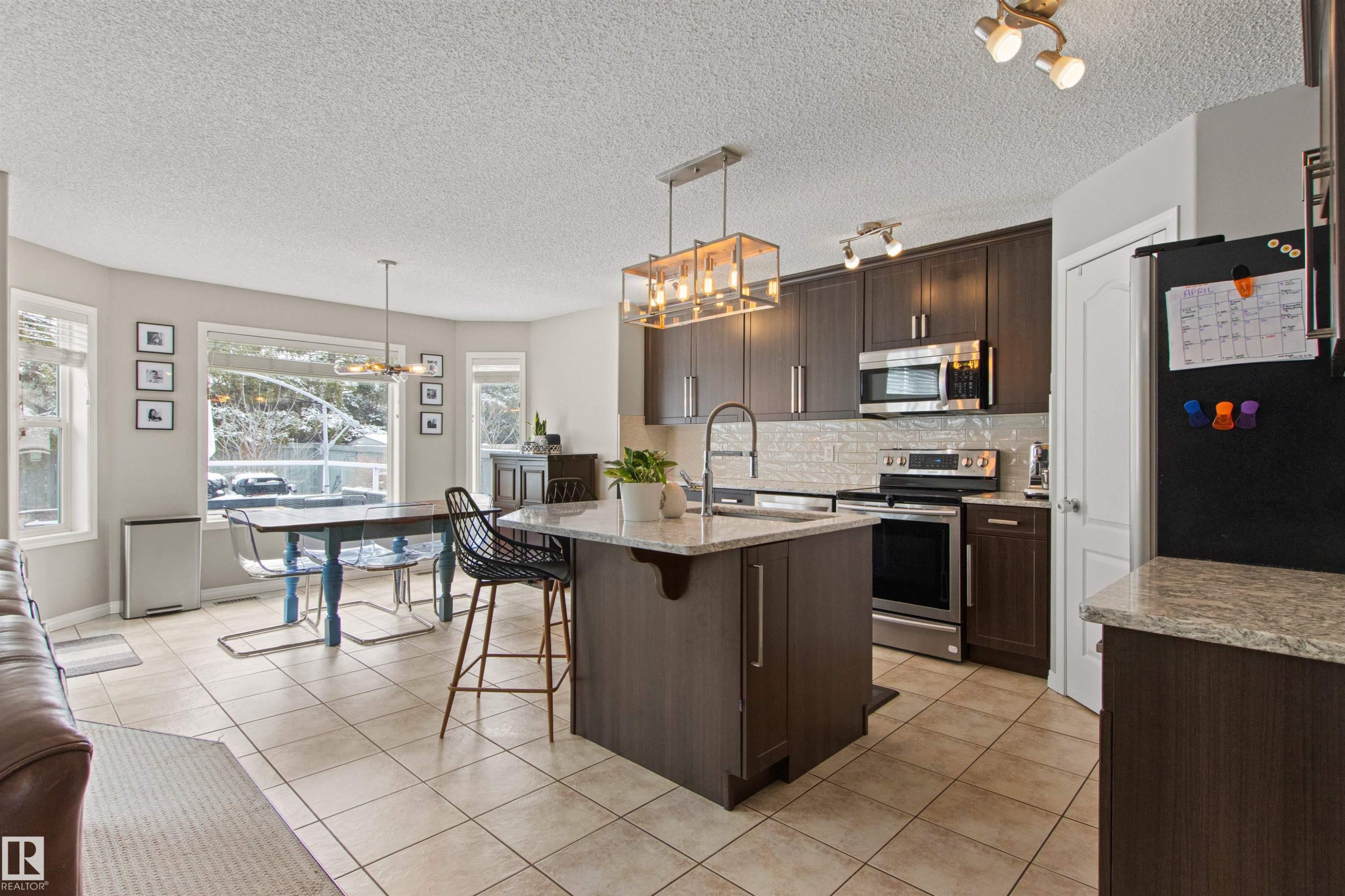 607 77 Street, Edmonton, AB - Indoor Photo Showing Kitchen With Stainless Steel Kitchen With Upgraded Kitchen
