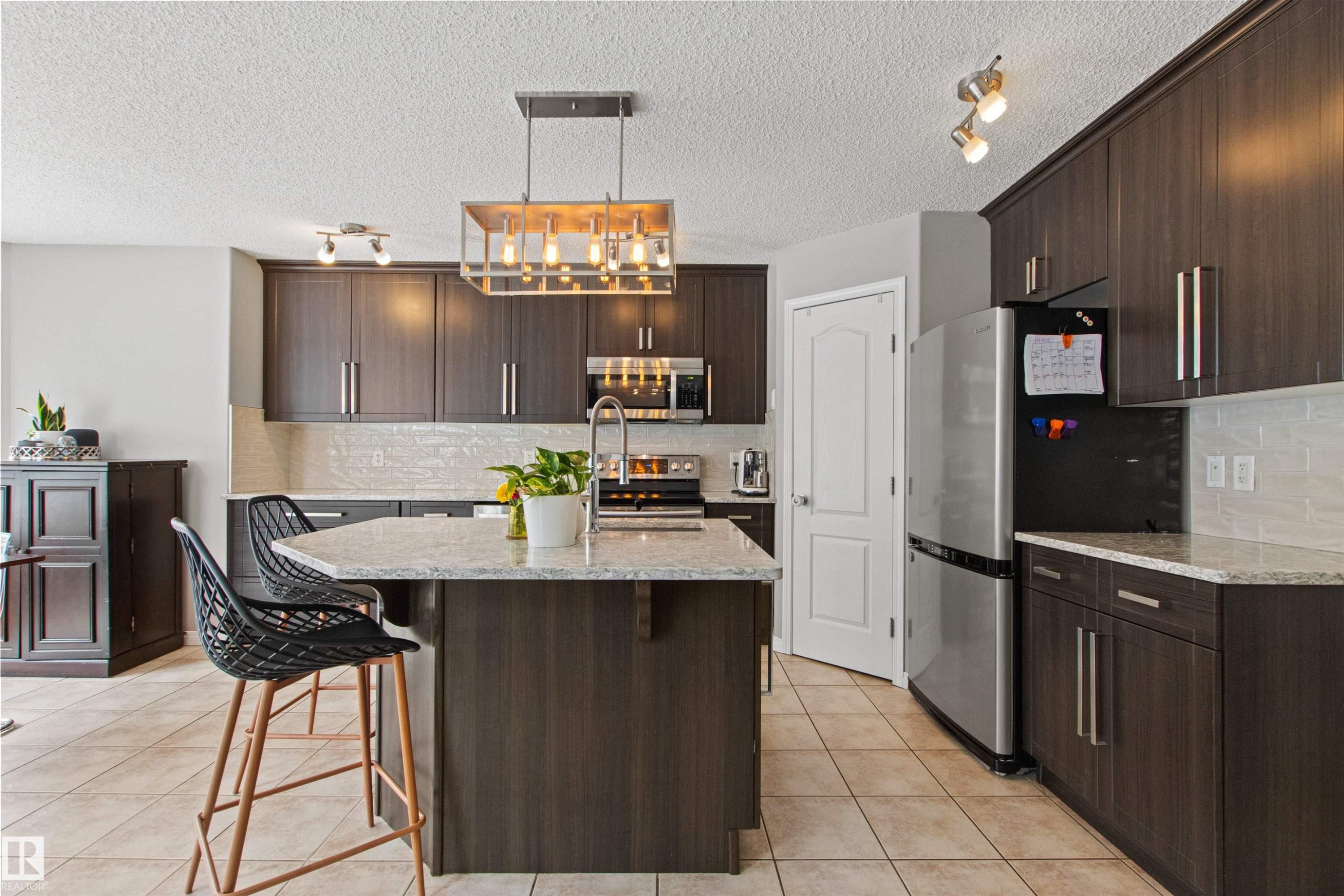 607 77 Street, Edmonton, AB - Indoor Photo Showing Kitchen With Stainless Steel Kitchen With Upgraded Kitchen