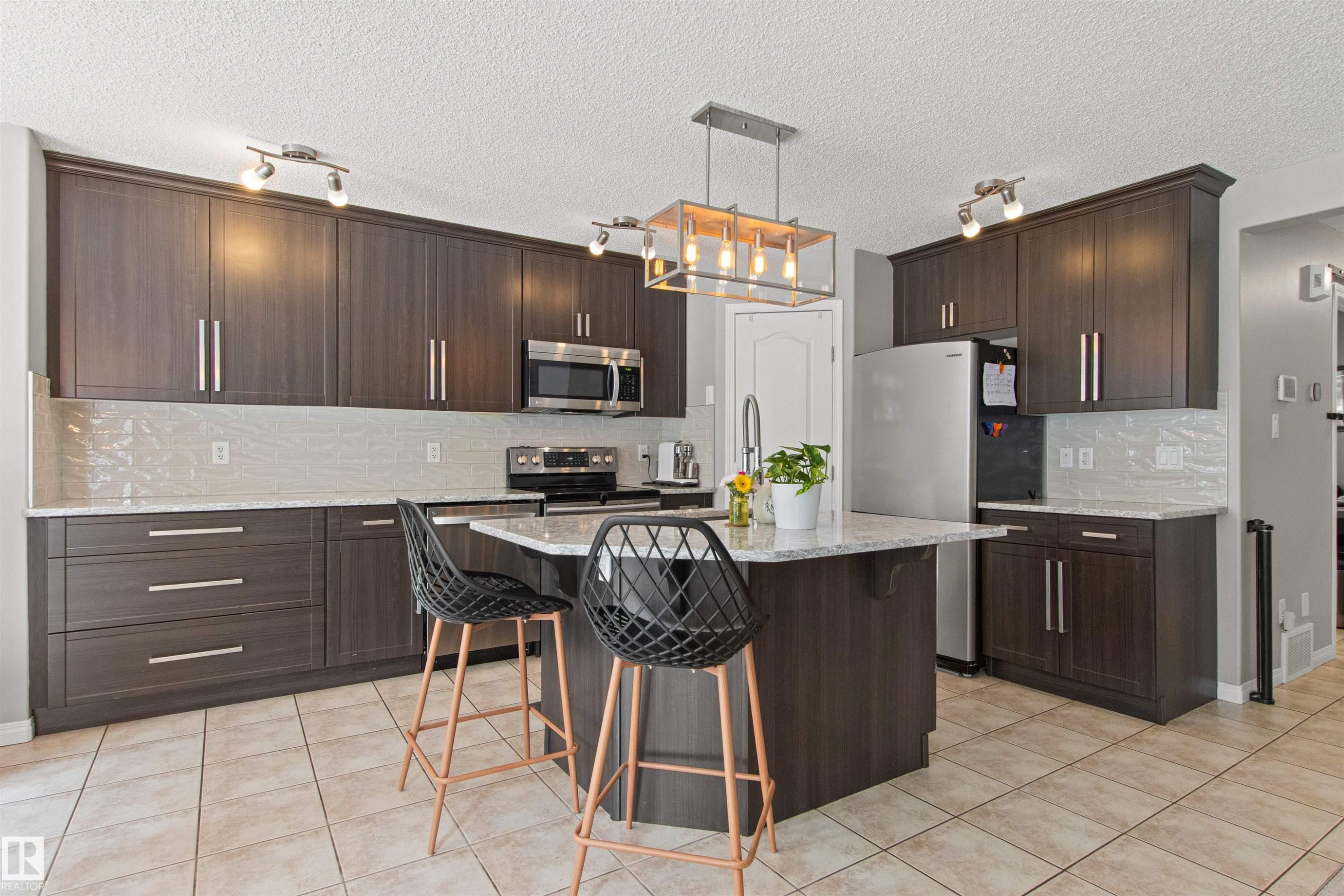 607 77 Street, Edmonton, AB - Indoor Photo Showing Kitchen With Double Sink