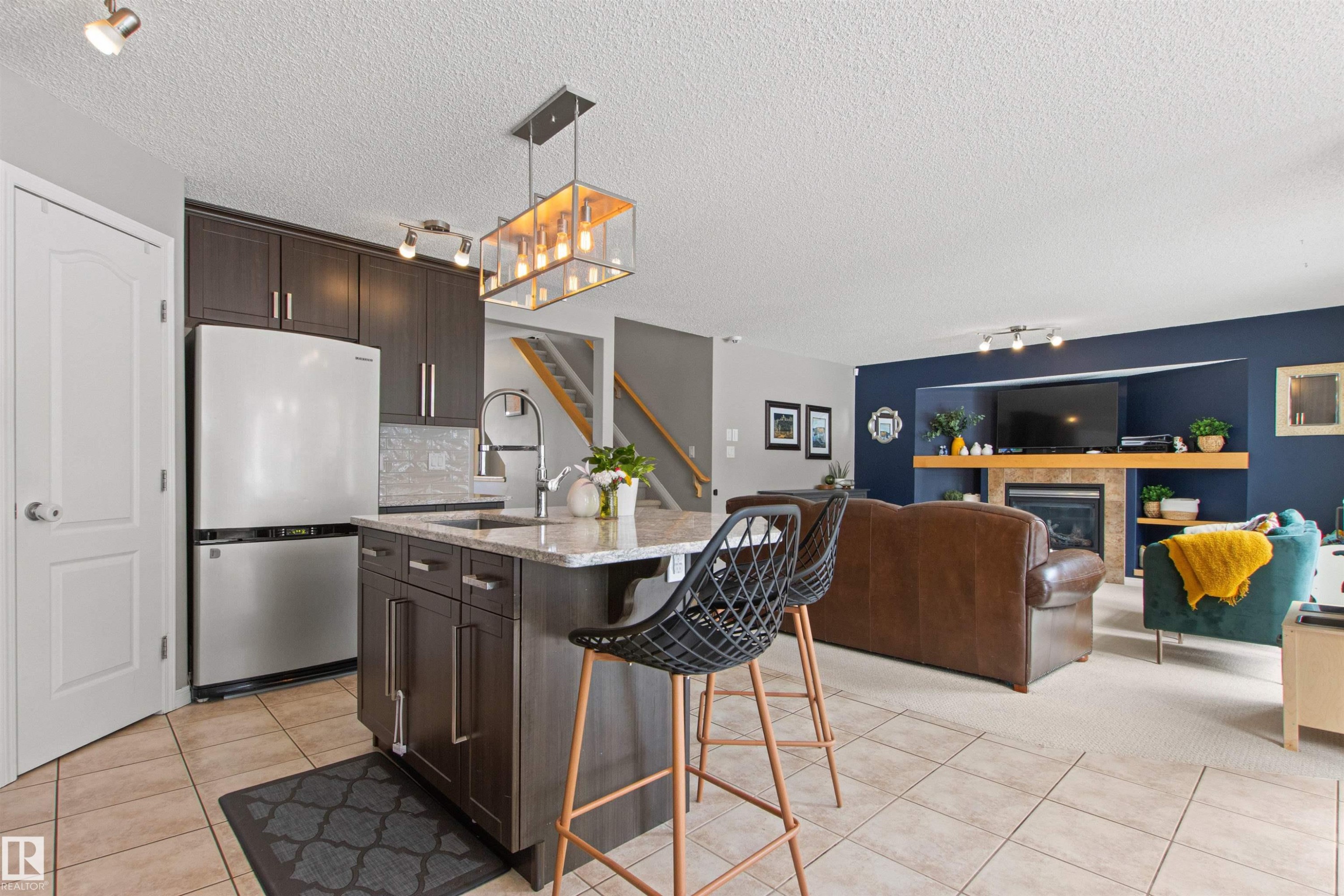 607 77 Street, Edmonton, AB - Indoor Photo Showing Kitchen With Stainless Steel Kitchen With Upgraded Kitchen