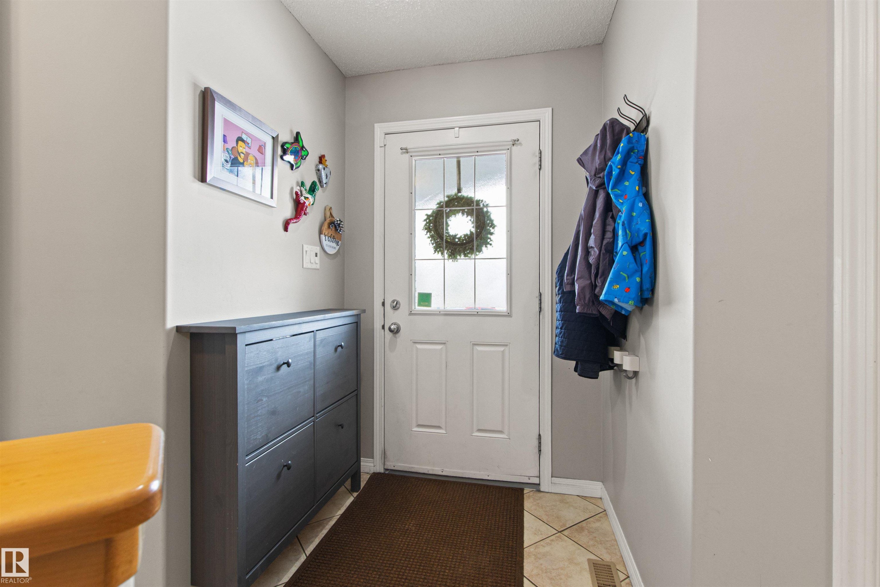 607 77 Street, Edmonton, AB - Indoor Photo Showing Other Room