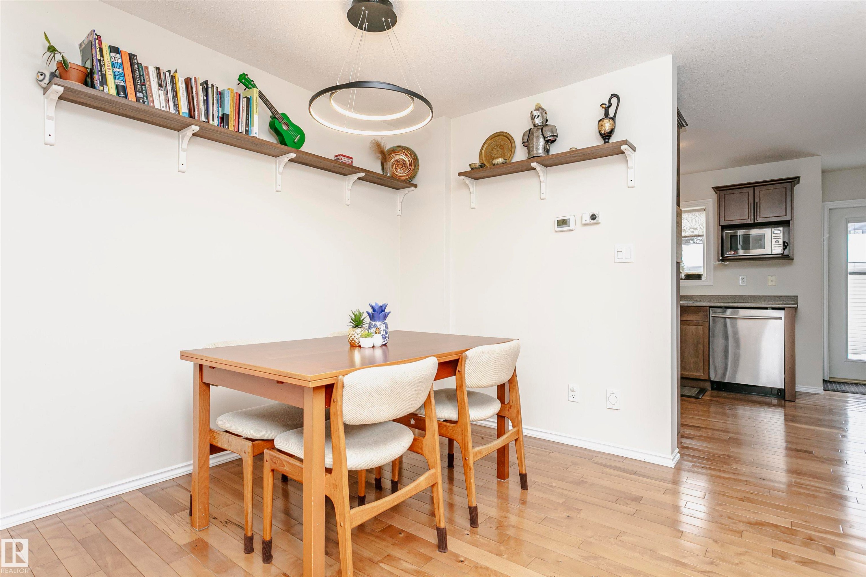 9359 74 Avenue, Edmonton, AB - Indoor Photo Showing Dining Room