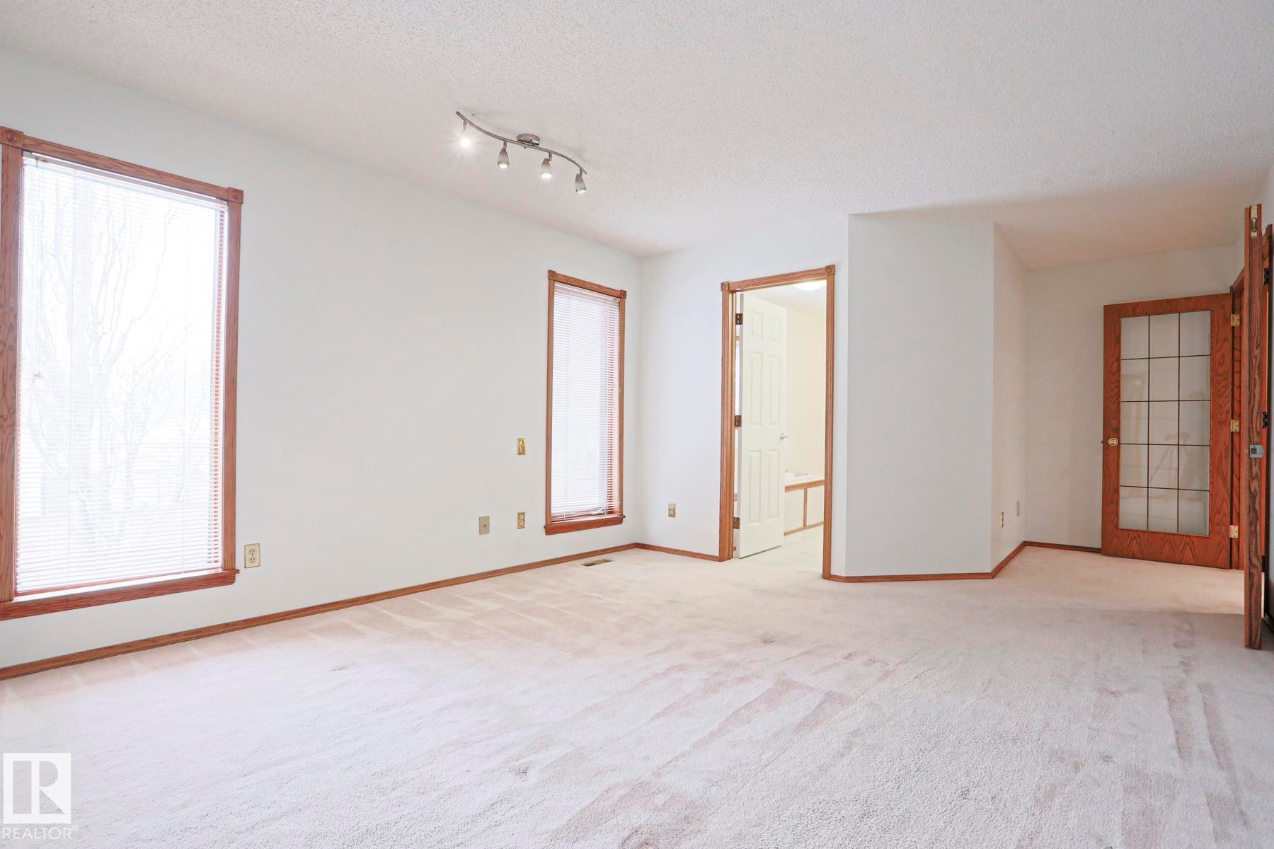 507 Burton Close, Edmonton, AB - Indoor Photo Showing Other Room