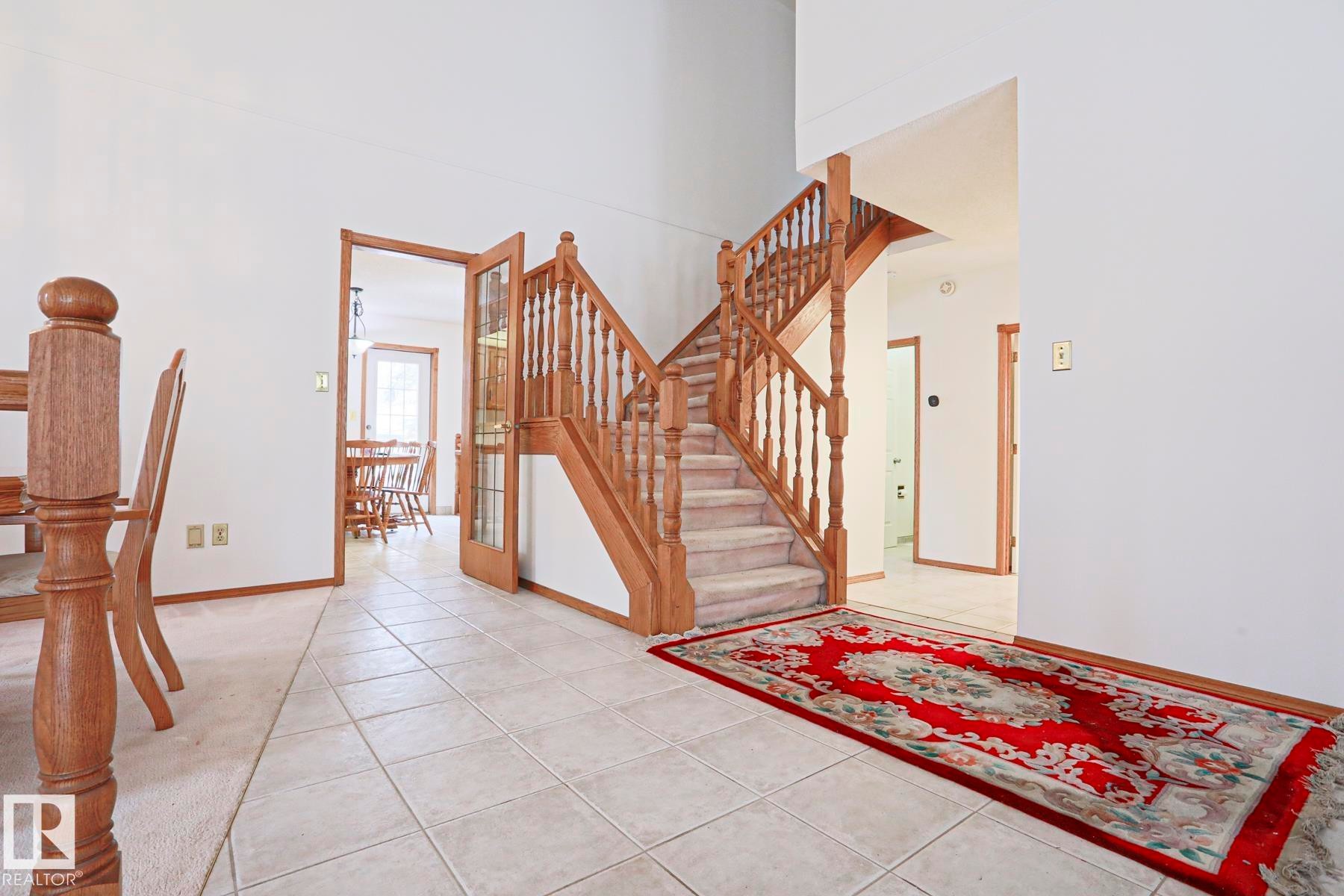 507 Burton Close, Edmonton, AB - Indoor Photo Showing Other Room