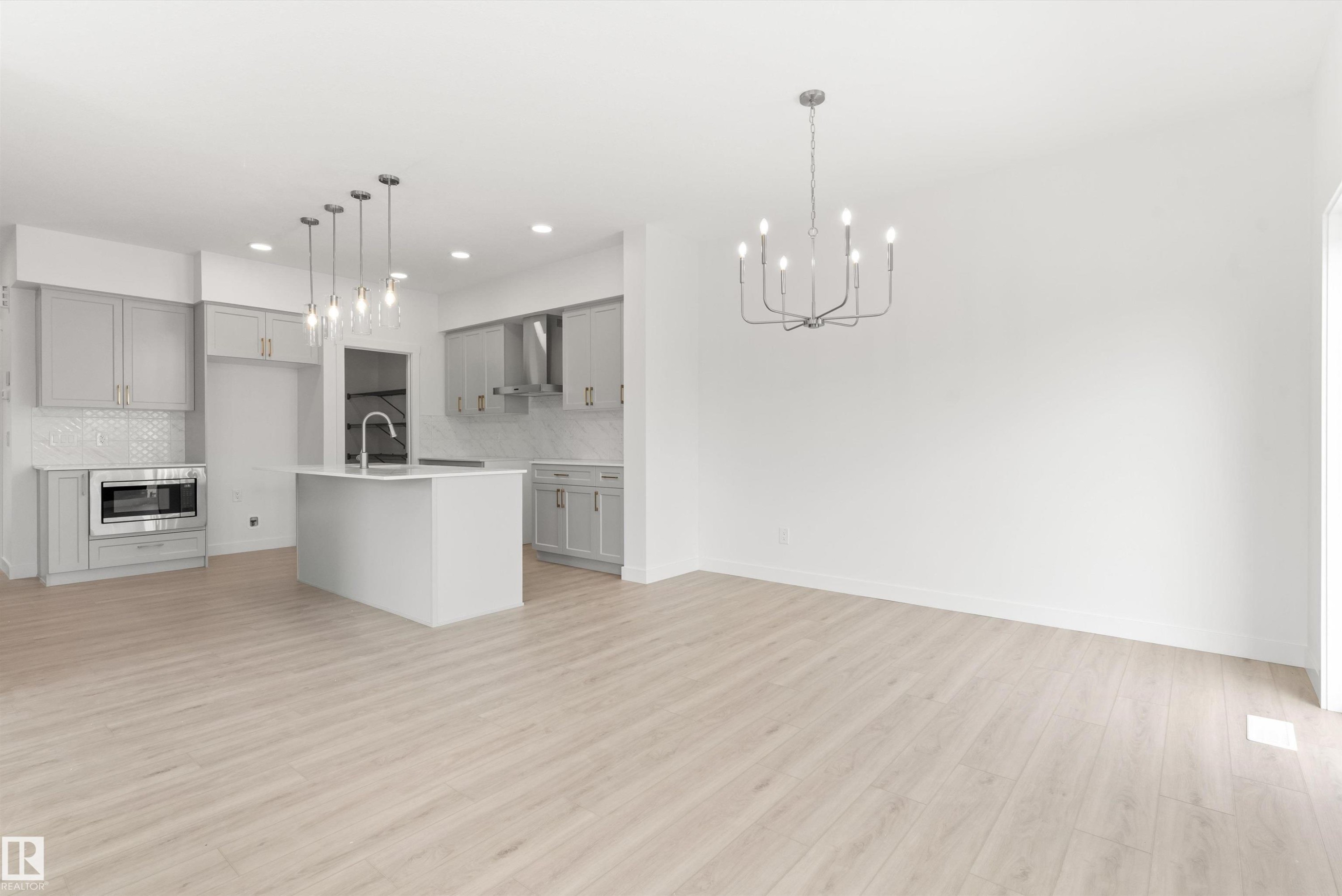 5047 Cawsey Link Sw, Edmonton, AB - Indoor Photo Showing Kitchen With Upgraded Kitchen