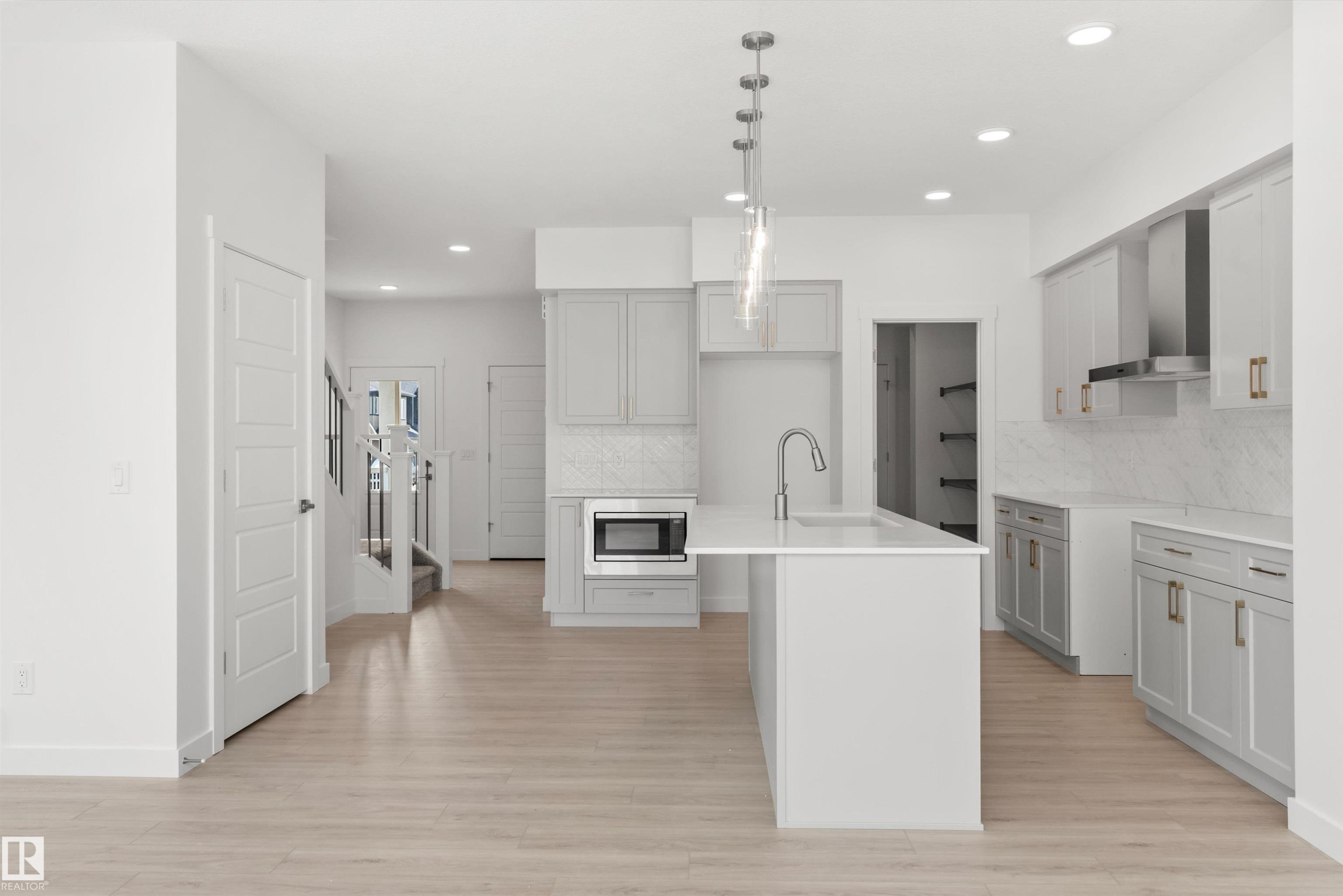 5047 Cawsey Link Sw, Edmonton, AB - Indoor Photo Showing Kitchen With Upgraded Kitchen
