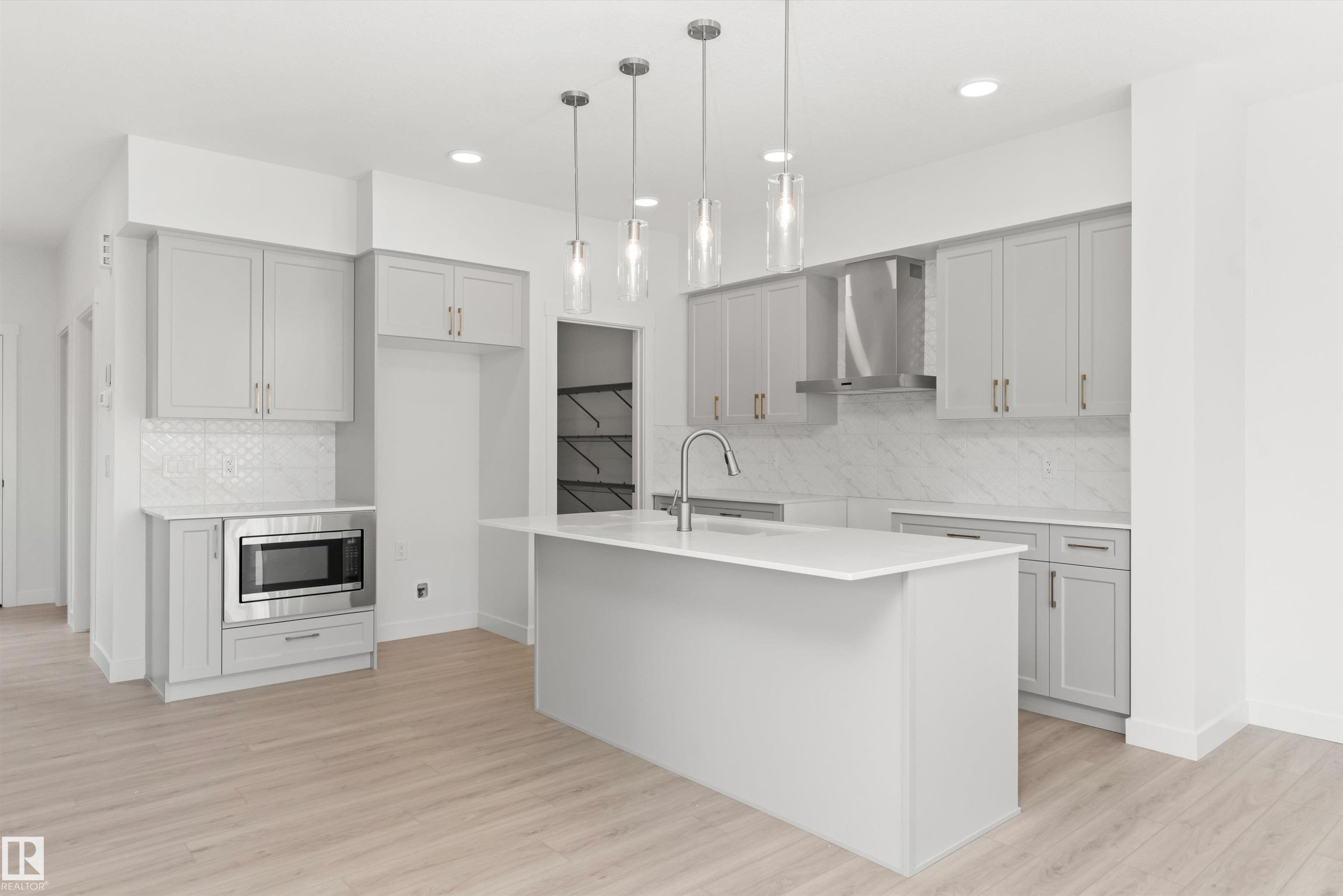 5047 Cawsey Link Sw, Edmonton, AB - Indoor Photo Showing Kitchen With Upgraded Kitchen
