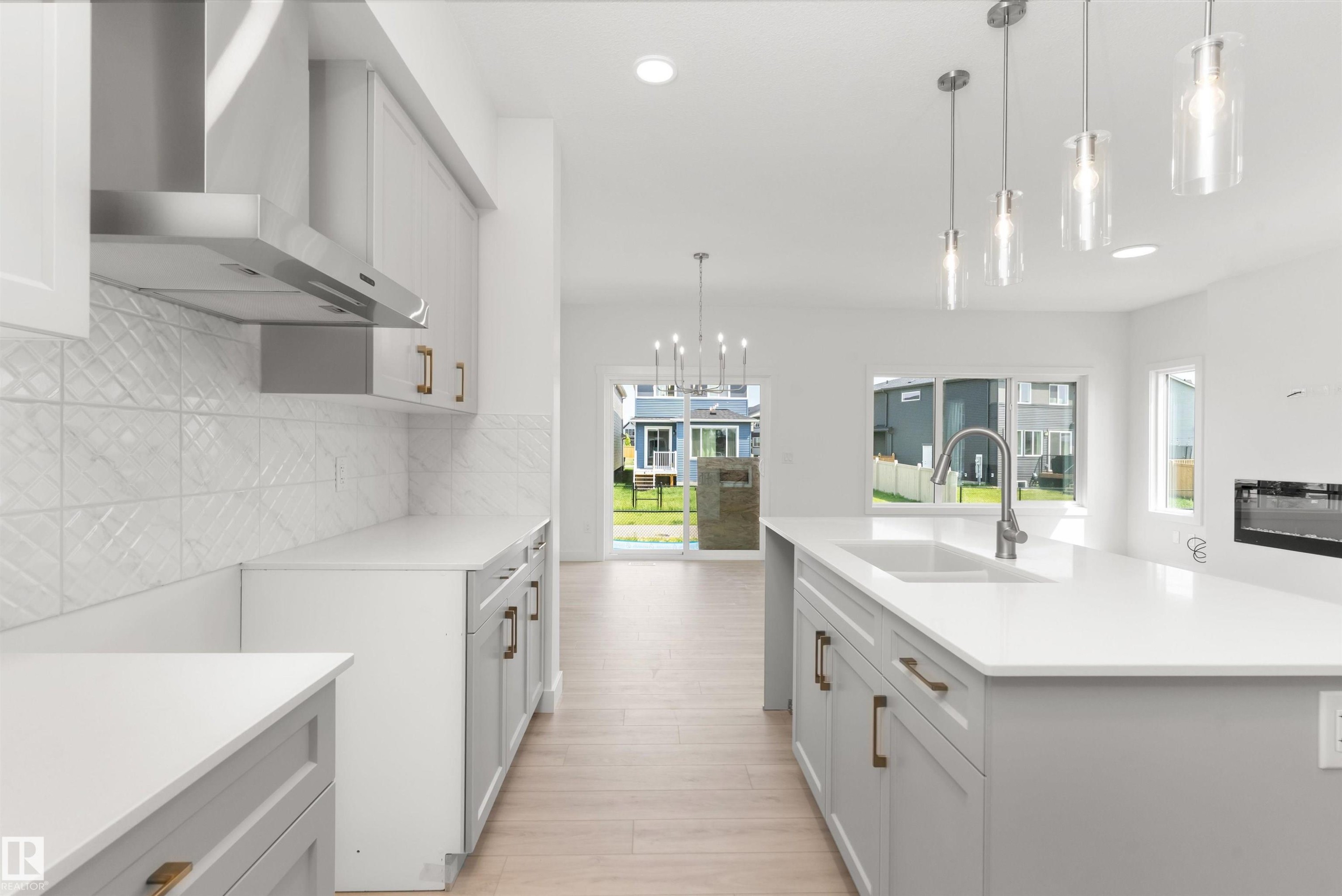 5047 Cawsey Link Sw, Edmonton, AB - Indoor Photo Showing Kitchen With Upgraded Kitchen